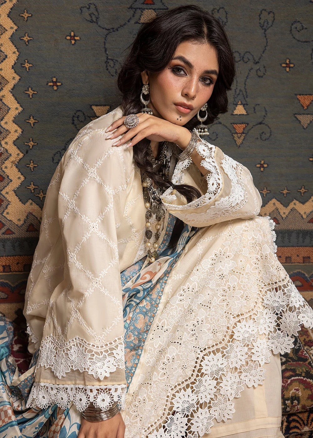 Adan's Libas Embroidered Lawn 2024 by Ayesha Zia | 5510 - Image 4