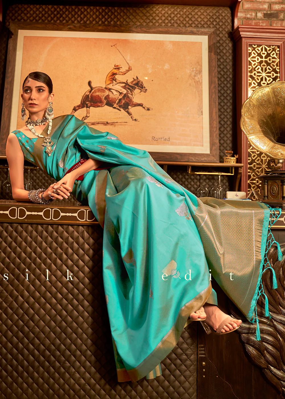 Aqua Green Handloom Silk Weaving Contemporary Saree - Image 3