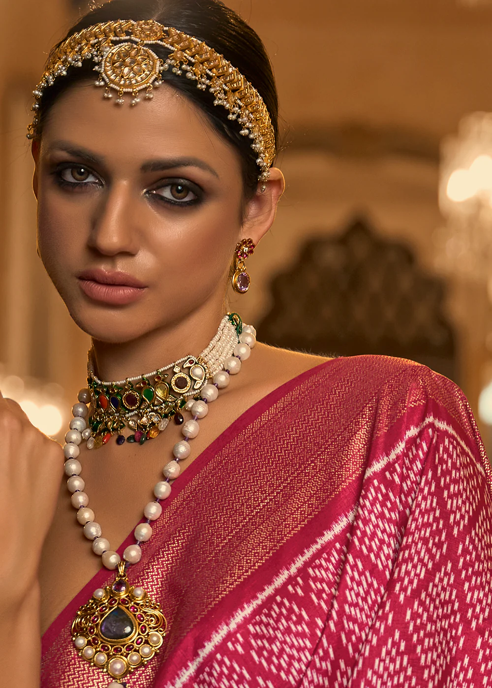 Astounding Pink Woven Zari & Printed Patola Silk Traditional Saree - Image 3