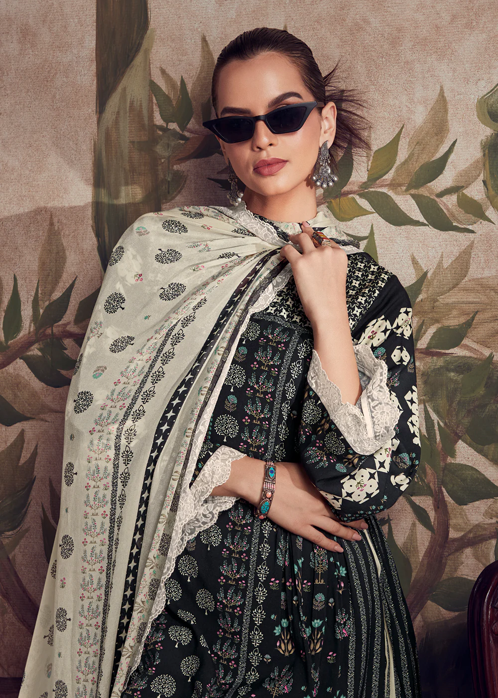Black Digital Printed Pakistani Style Salwar Suit - Image 2