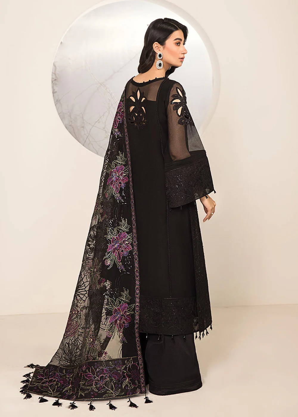Black Formal Suit - Alizeh - Lamhay Formals '23 - V15D03 - Amera - Image 3