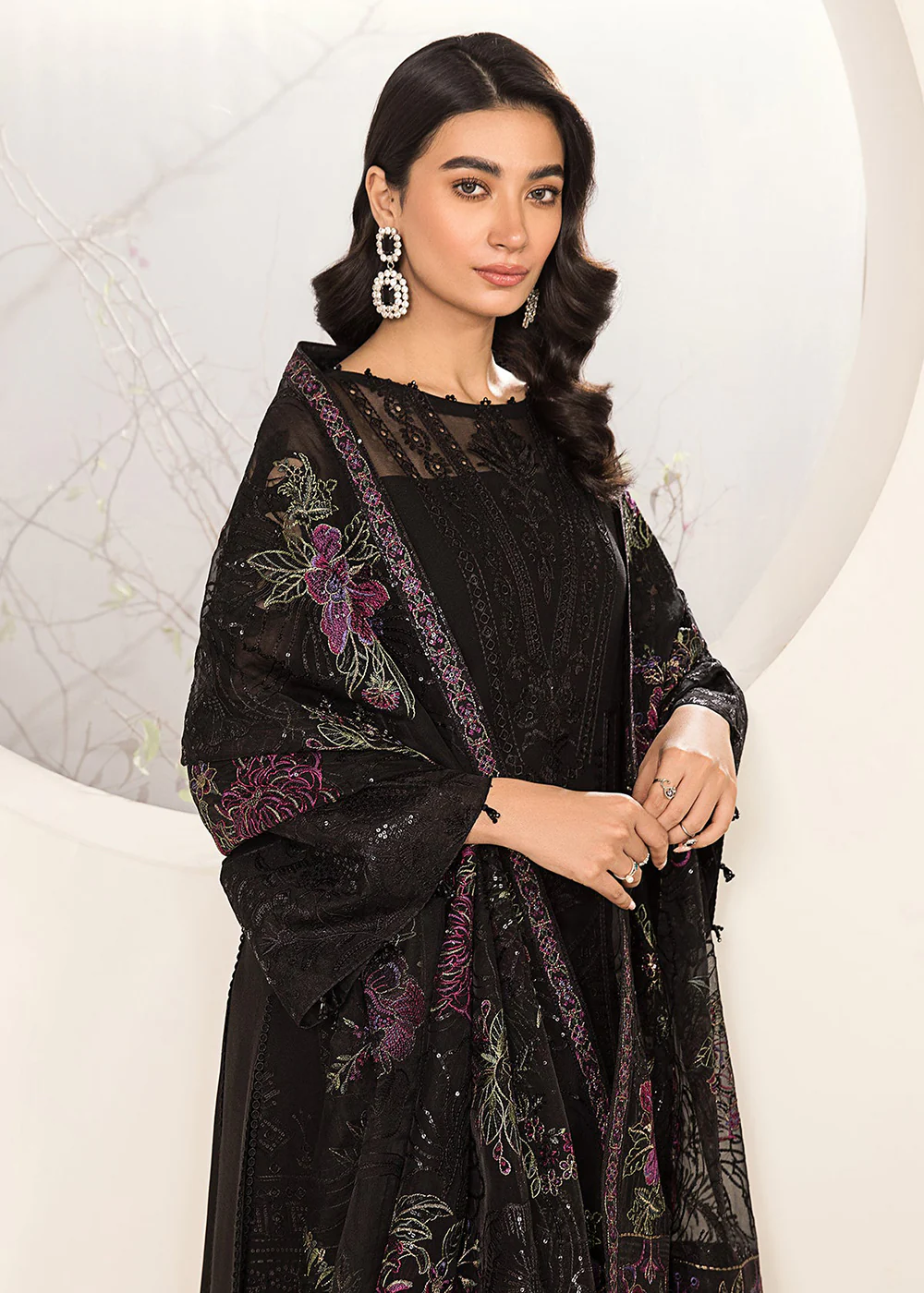Black Formal Suit - Alizeh - Lamhay Formals '23 - V15D03 - Amera - Image 6