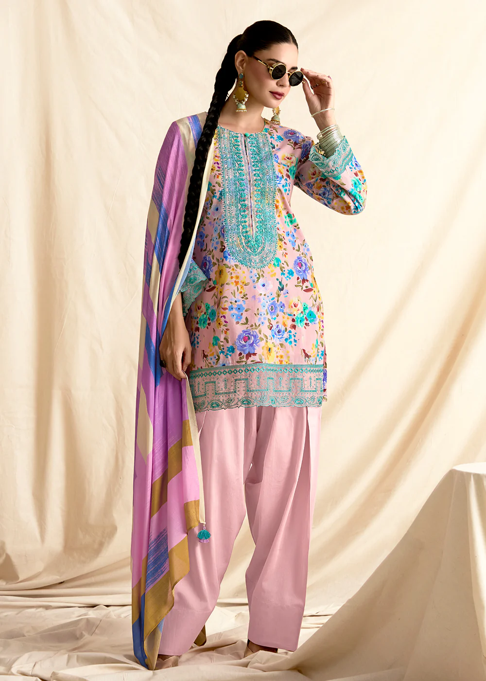 Blush Pink Pure Lawn Resham & Digital Printed Salwar Suit - Image 4