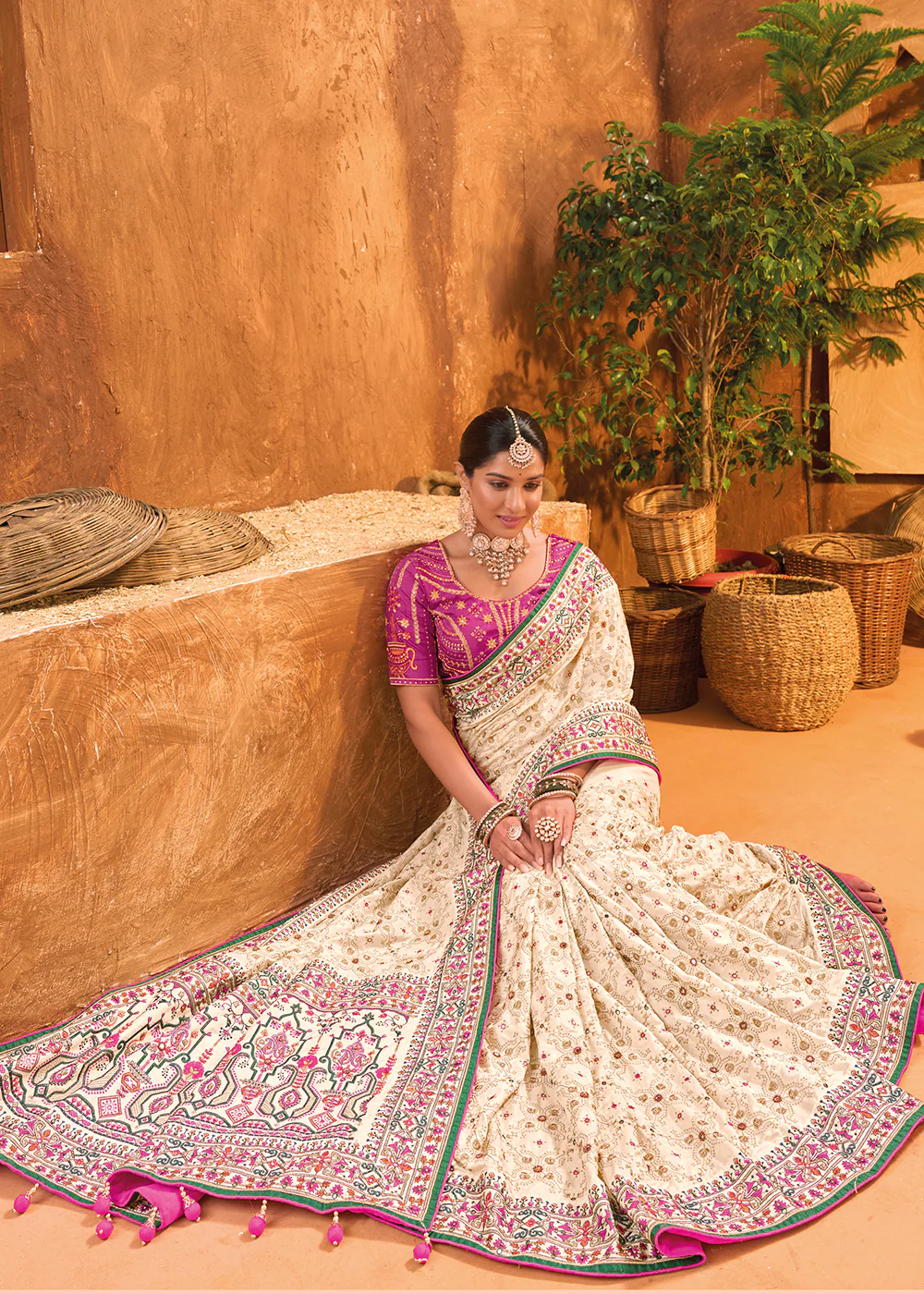 Cream Hand Work Embroidered Traditional Banarasi Silk Saree - Image 3