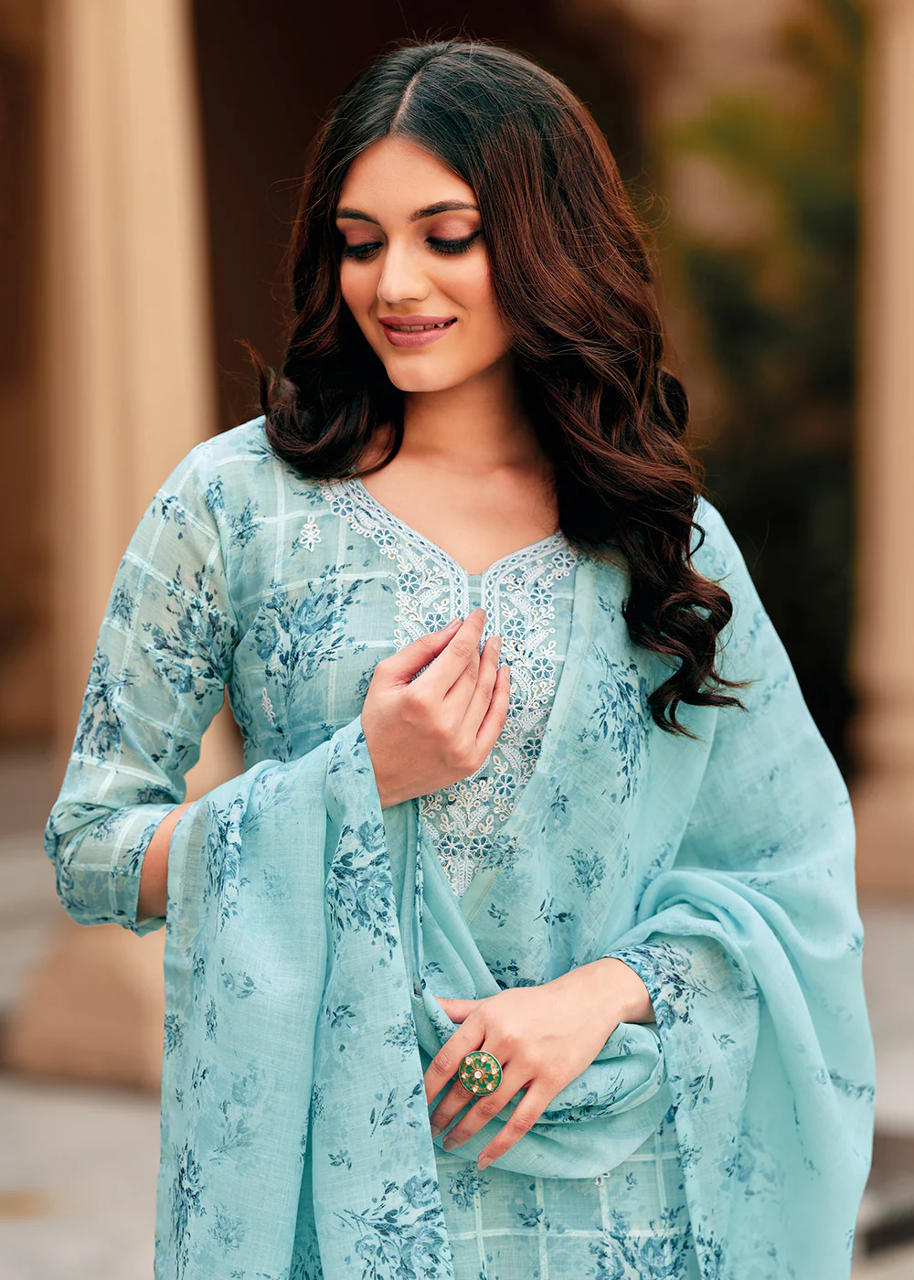 Elegant Blue Lilen Embroidered Trendy Casual Salwar Suit - Image 2