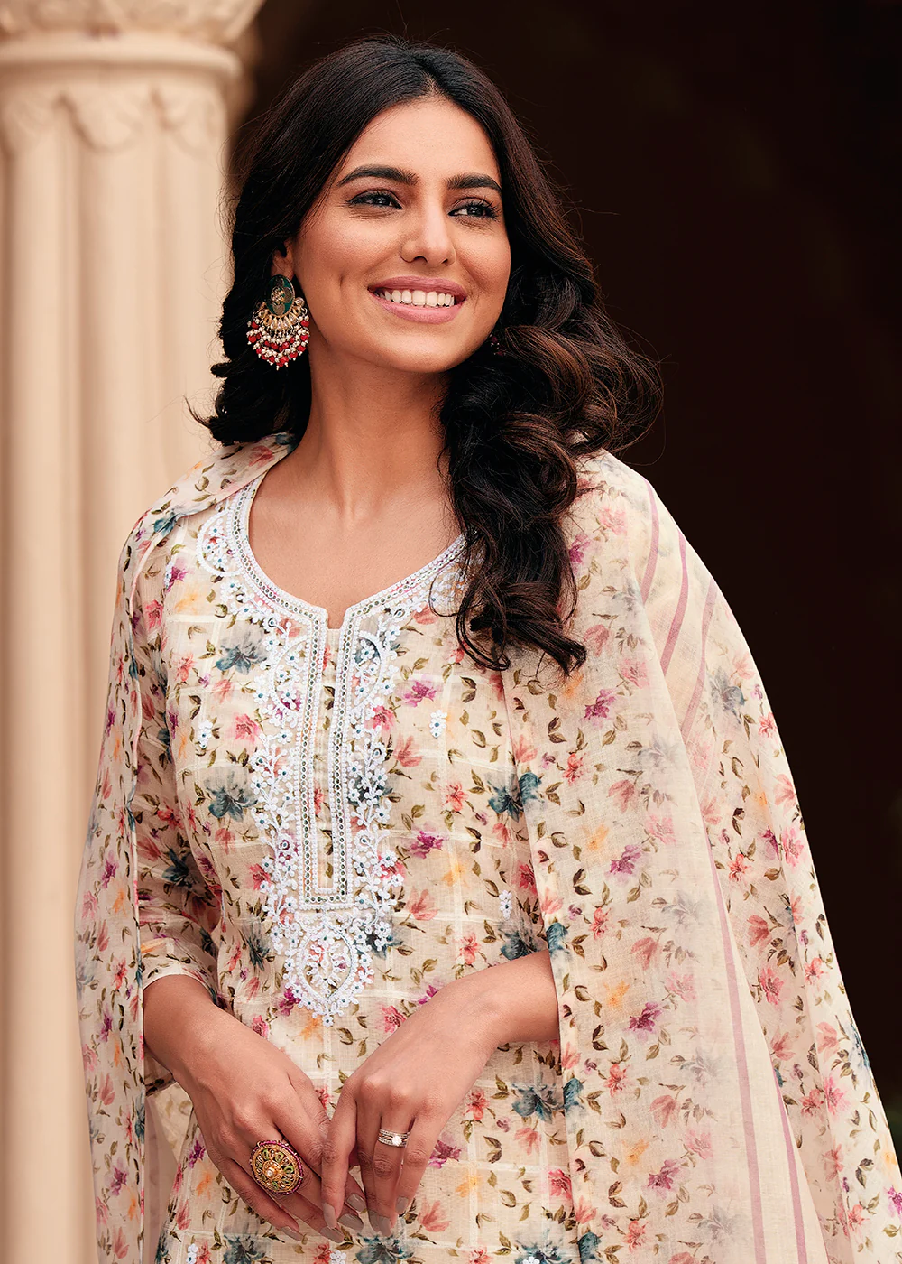 Elegant Peach Lilen Embroidered Trendy Casual Salwar Suit - Image 4