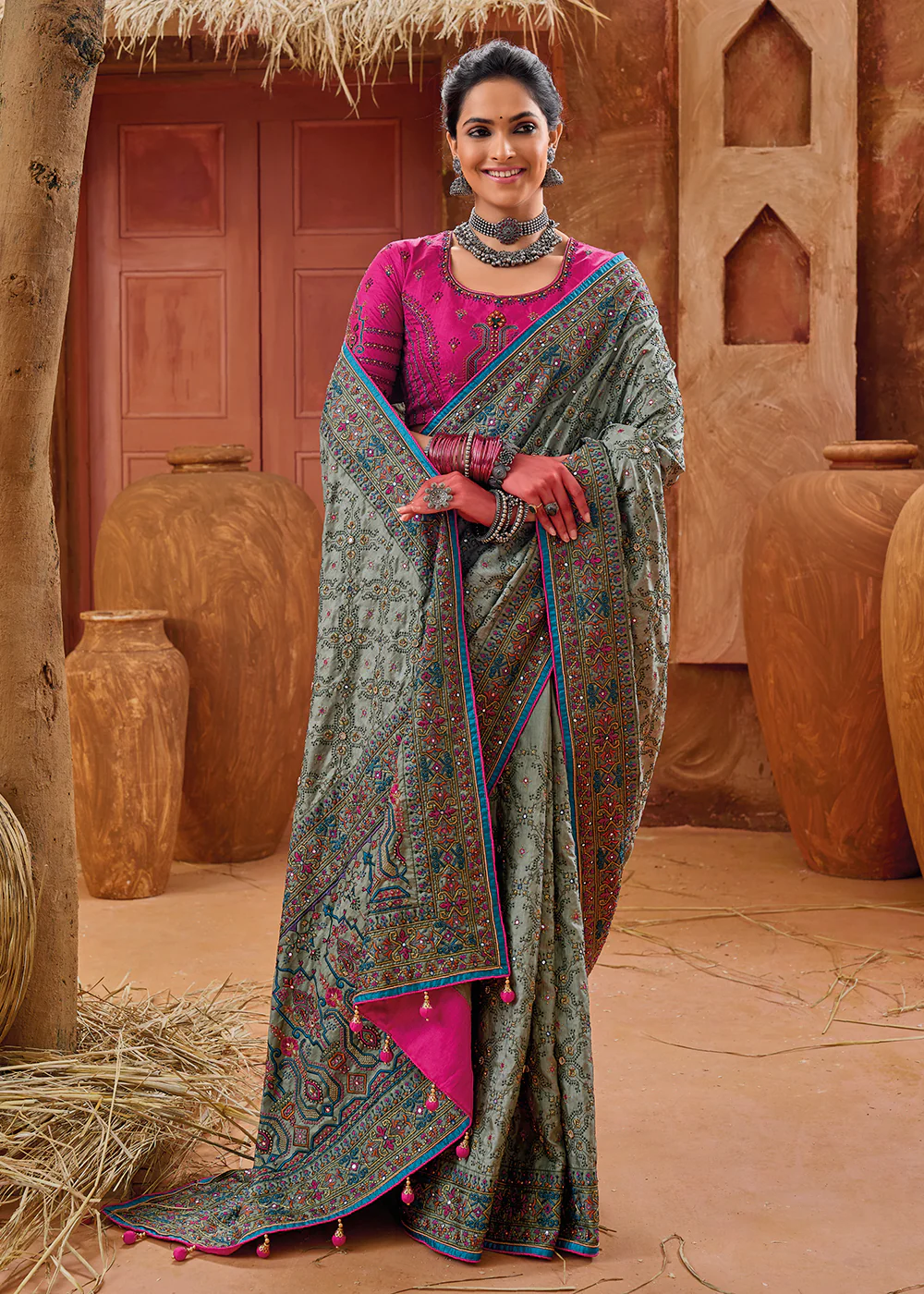 Green Kachhi Work Embroidered Traditional Banarasi Saree - Image 4