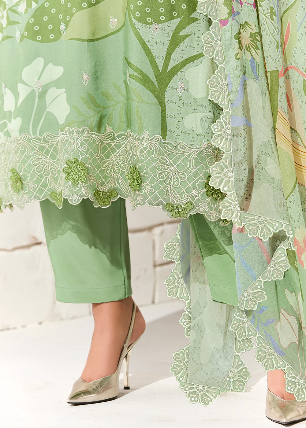 Green Printed & Embroidered Muslin Salwar Suit - Image 4