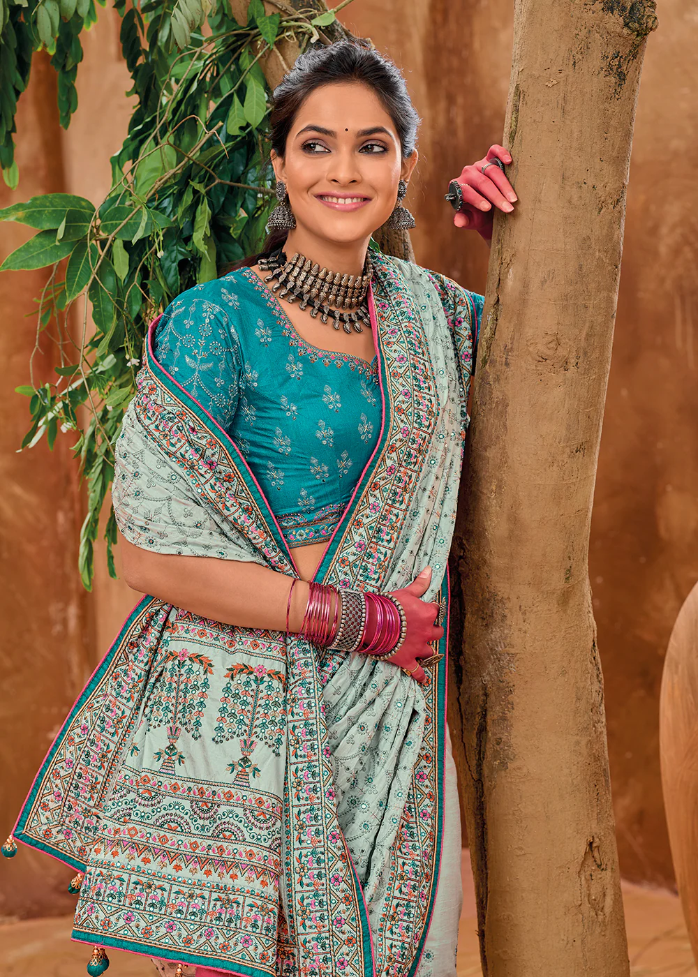 Grey Kachhi & Mirror Work Traditional Banarasi Saree - Image 2