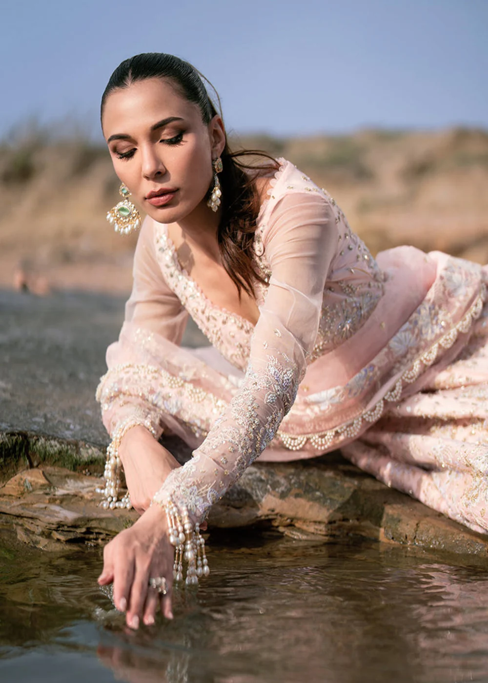 Kamari Reveuse Wedding Formals '24 by Emaan Adeel | AMOUR - Image 2