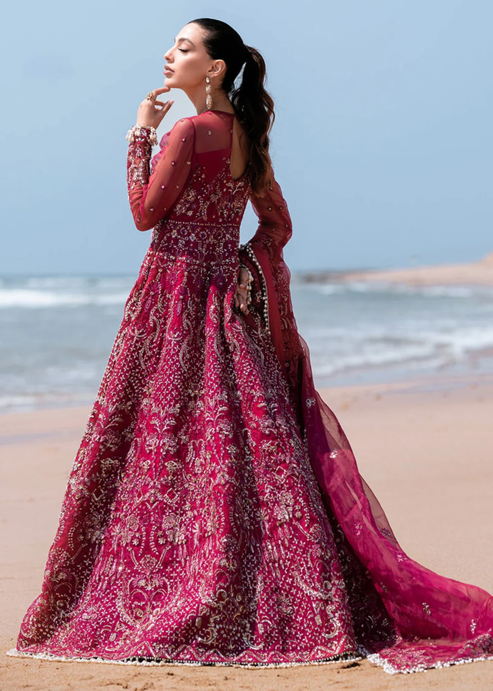 Kamari Reveuse Wedding Formals '24 by Emaan Adeel | FLORA - Image 3