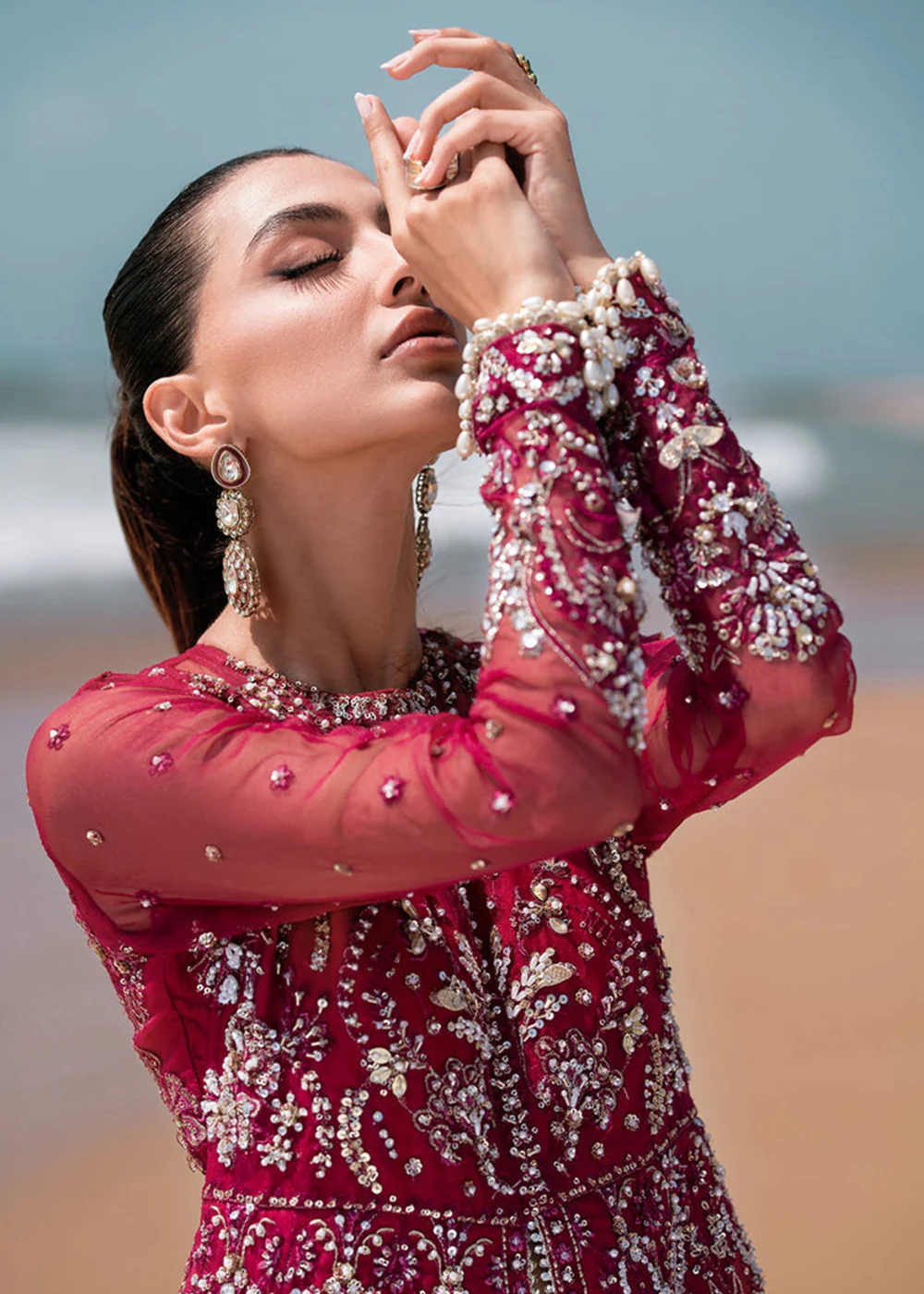 Kamari Reveuse Wedding Formals '24 by Emaan Adeel | FLORA - Image 4