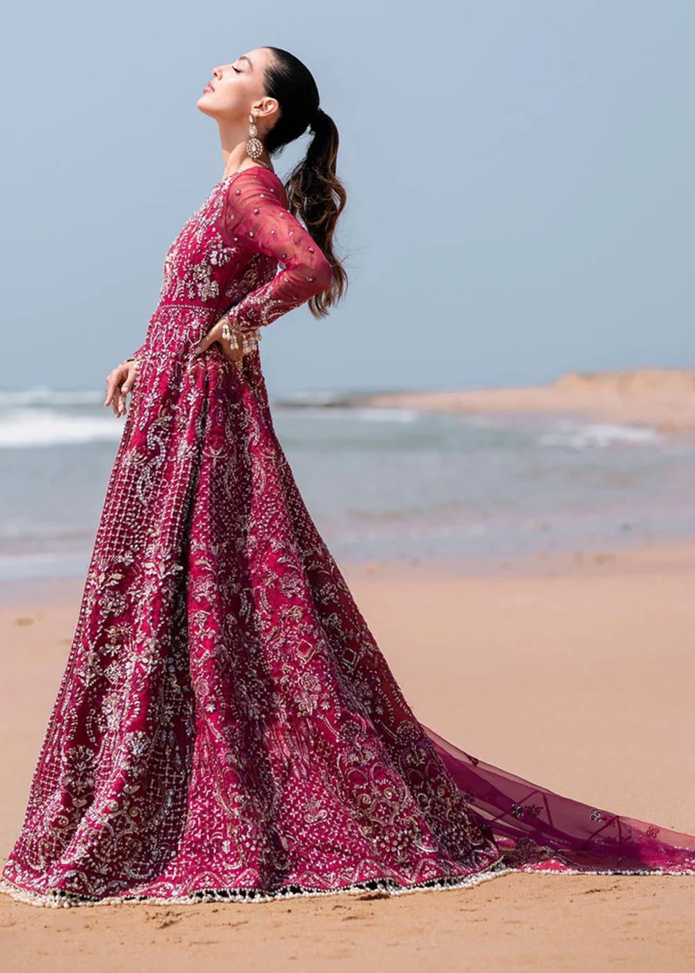 Kamari Reveuse Wedding Formals '24 by Emaan Adeel | FLORA - Image 5