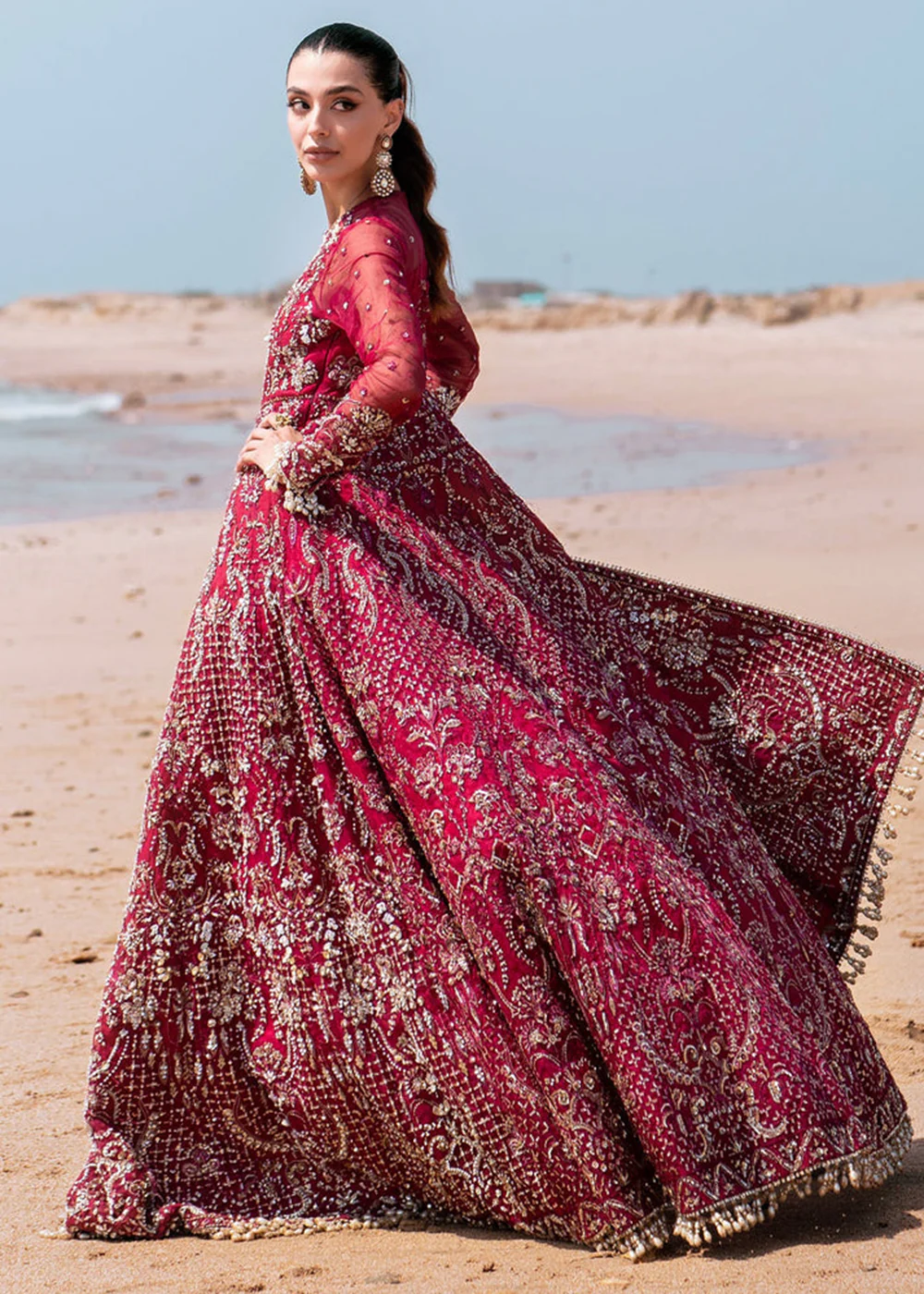 Kamari Reveuse Wedding Formals '24 by Emaan Adeel | FLORA - Image 6