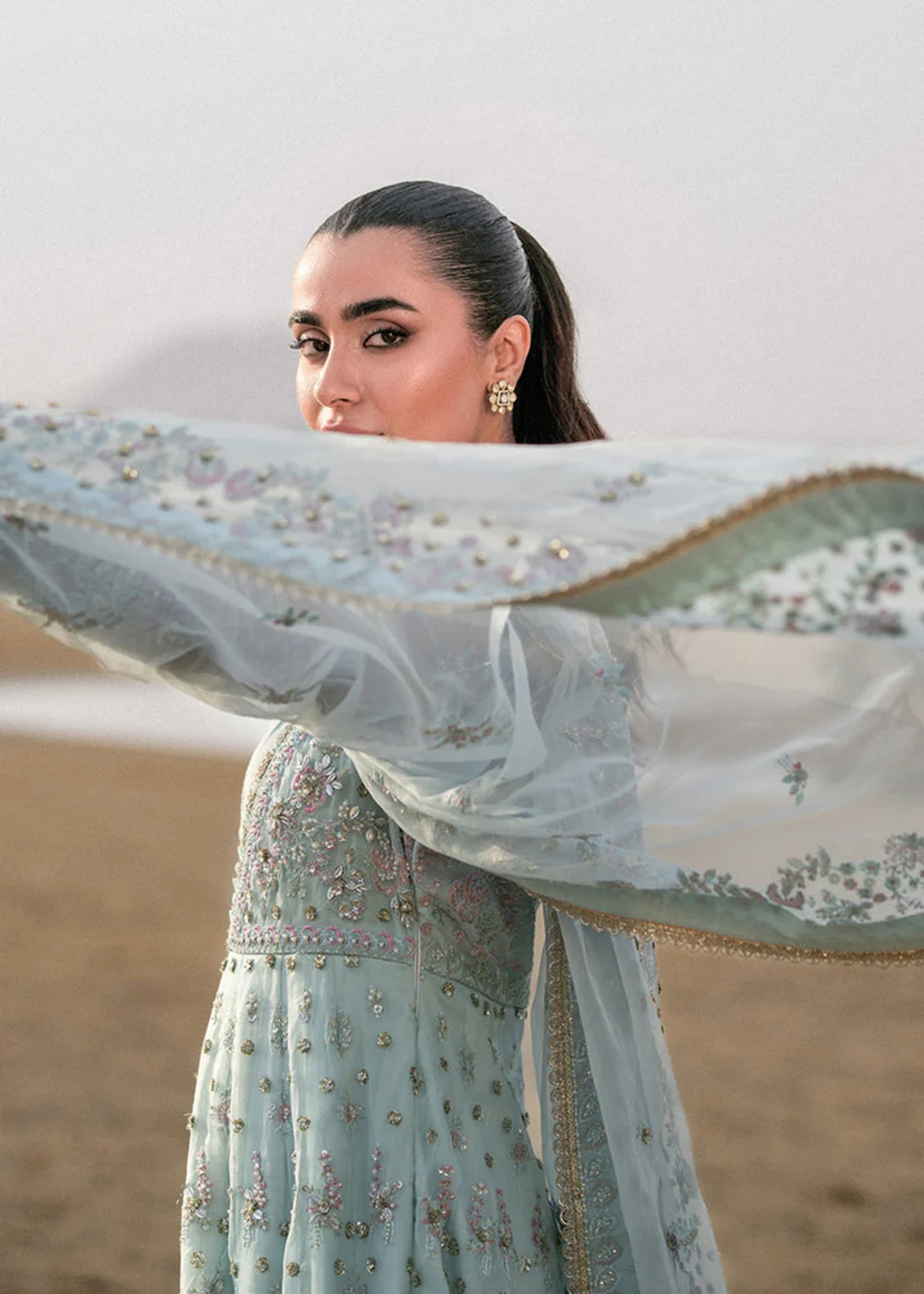 Kamari Reveuse Wedding Formals '24 by Emaan Adeel | LUNYA - Image 5