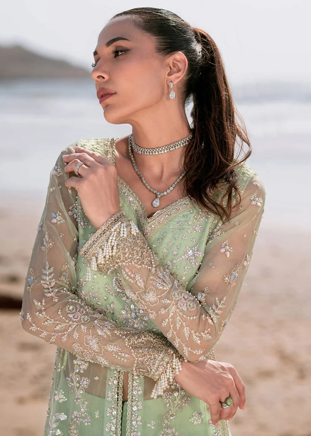Kamari Reveuse Wedding Formals '24 by Emaan Adeel | NOIR - Image 2