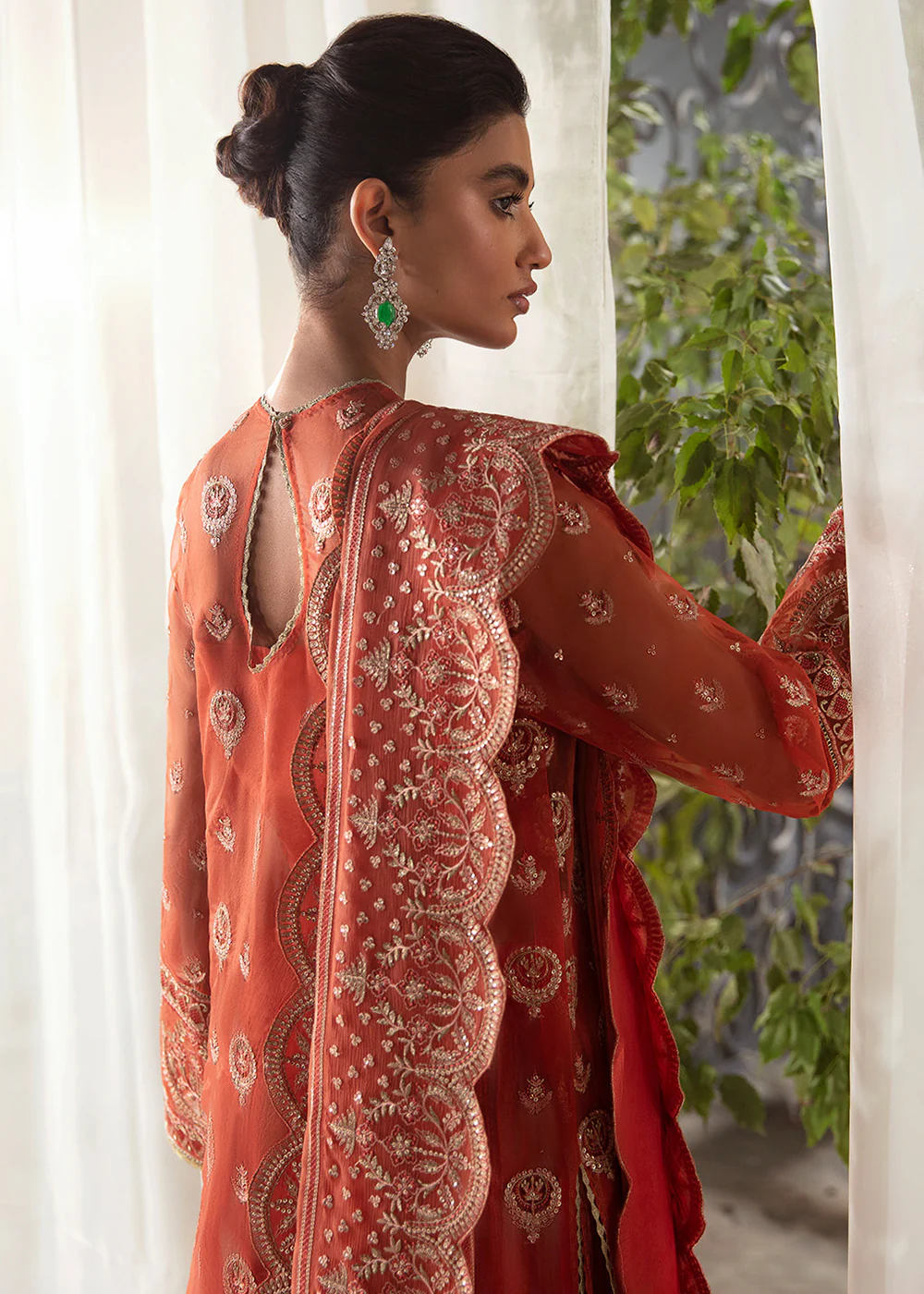 La Fuchsia Luxury Formals '24 by Afrozeh | Sierra - Image 4