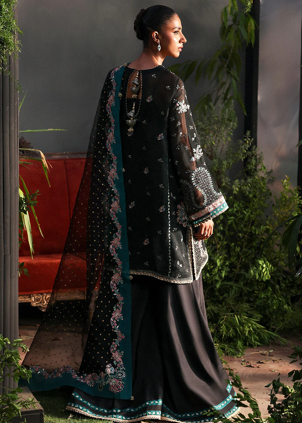 La Fuchsia Luxury Formals '25 by Afrozeh | Larosea - Image 3