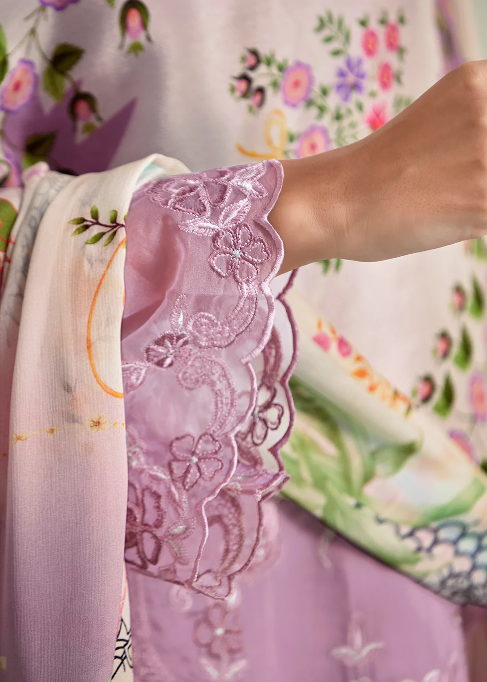 Lilac Pink Pure Muslin Resham Embroidered Salwar Suit - Image 5