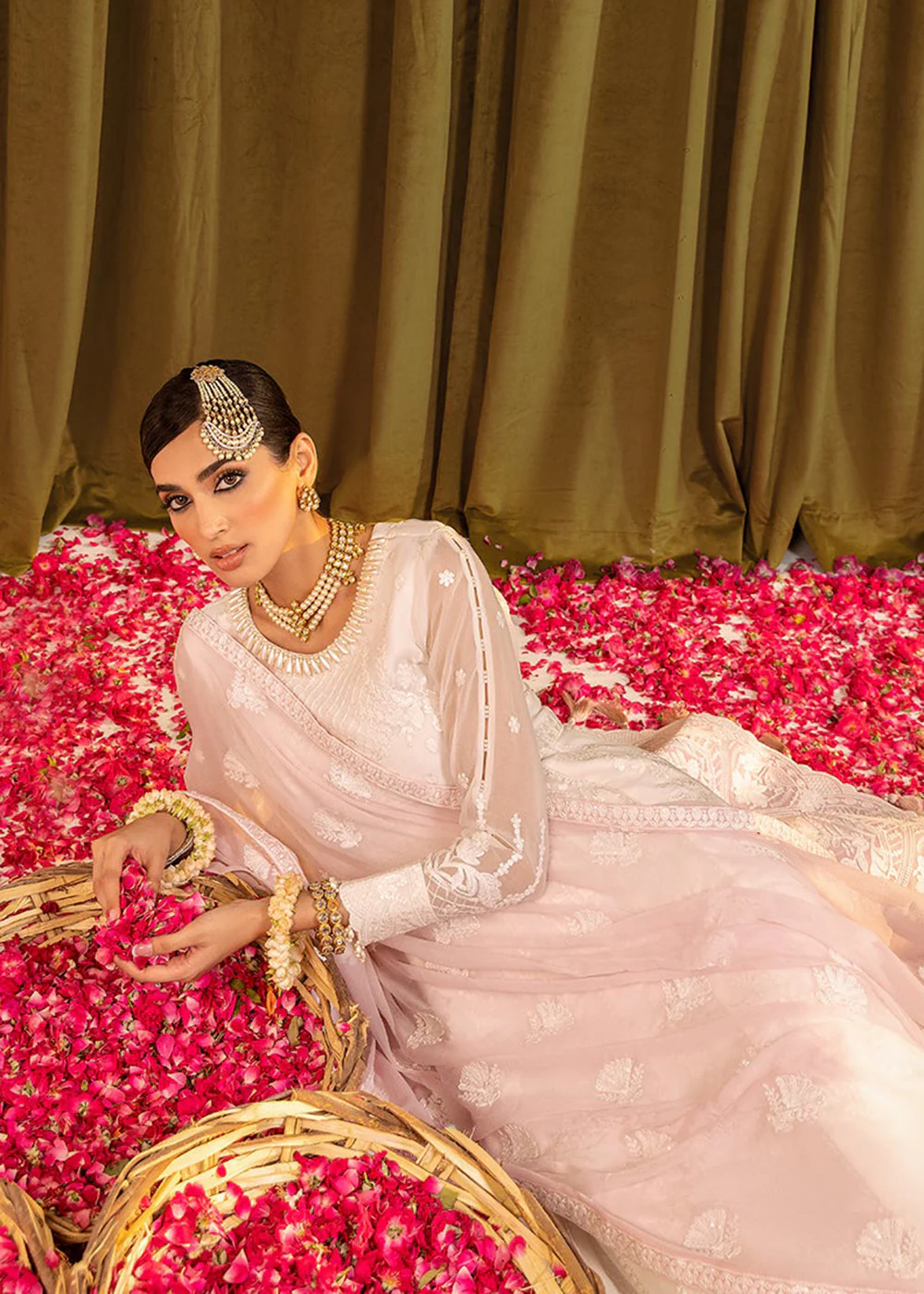 Mehfil E Uroos Luxury Formals 23 by Alizeh | V16D02 - Aynur - Image 10
