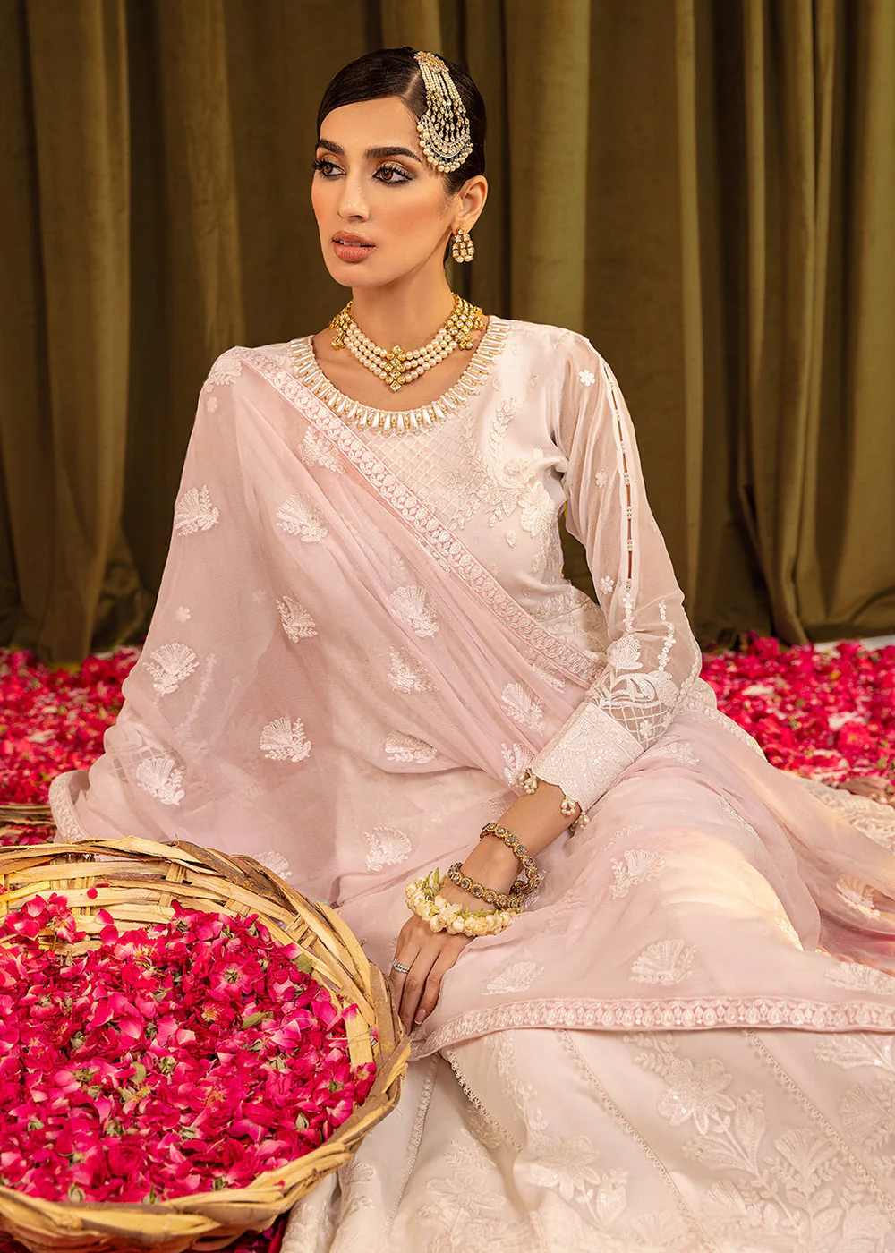 Mehfil E Uroos Luxury Formals 23 by Alizeh | V16D02 - Aynur - Image 11