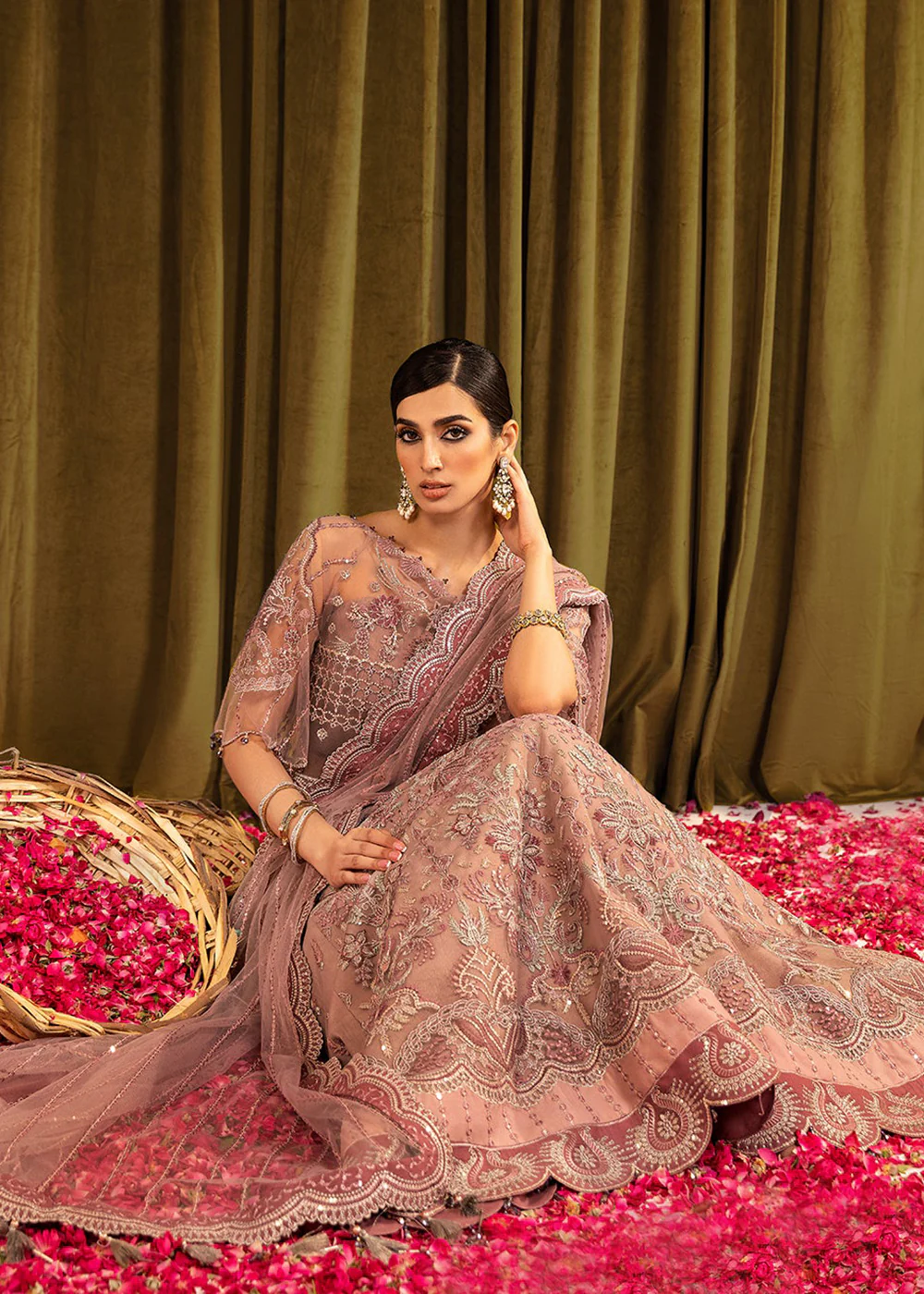Mehfil E Uroos Luxury Formals 23 by Alizeh | V16D06 - Anamta - Image 11