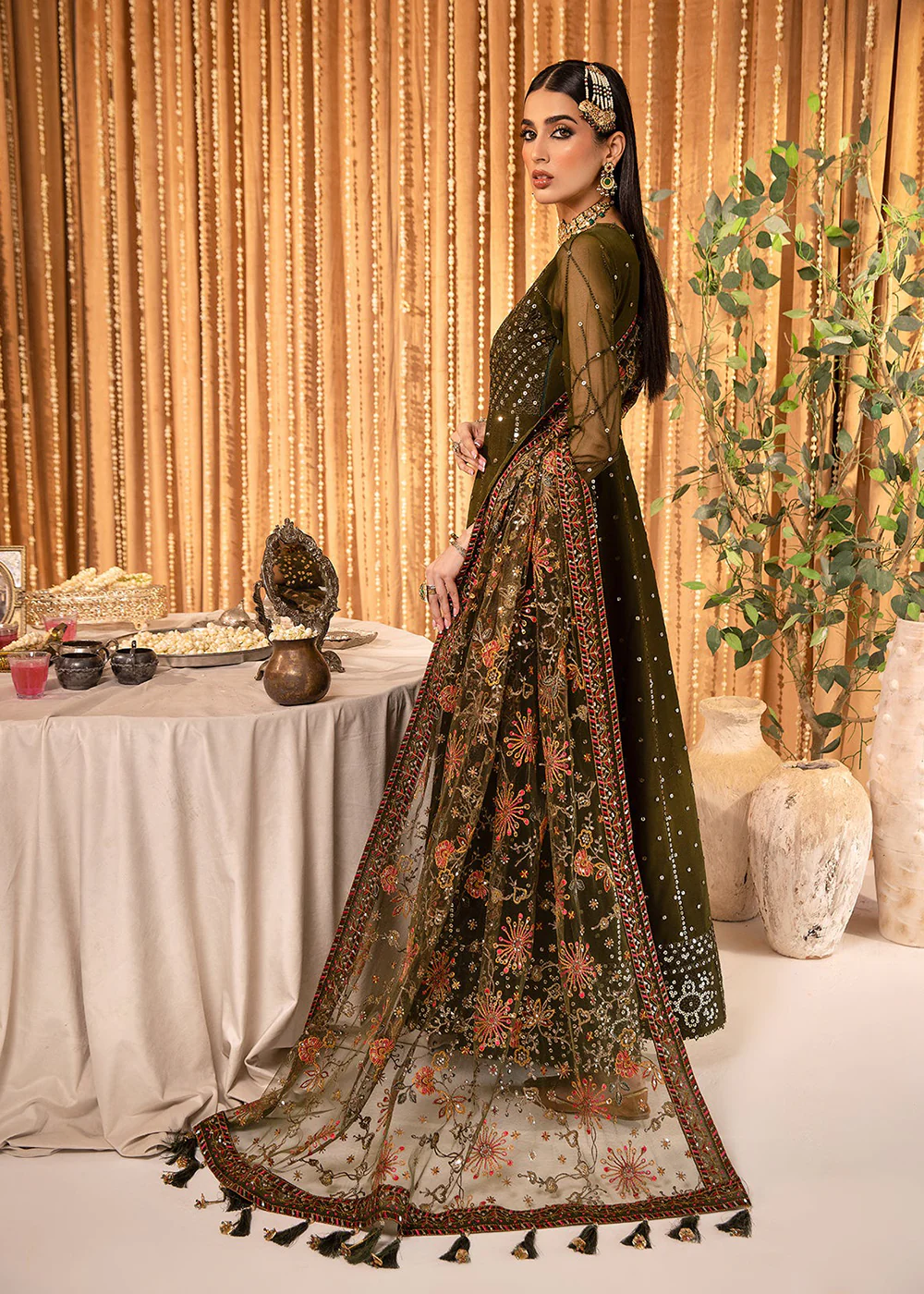 Mehfil E Uroos Luxury Formals 23 by Alizeh | V16D07 - Mahveen - Image 3