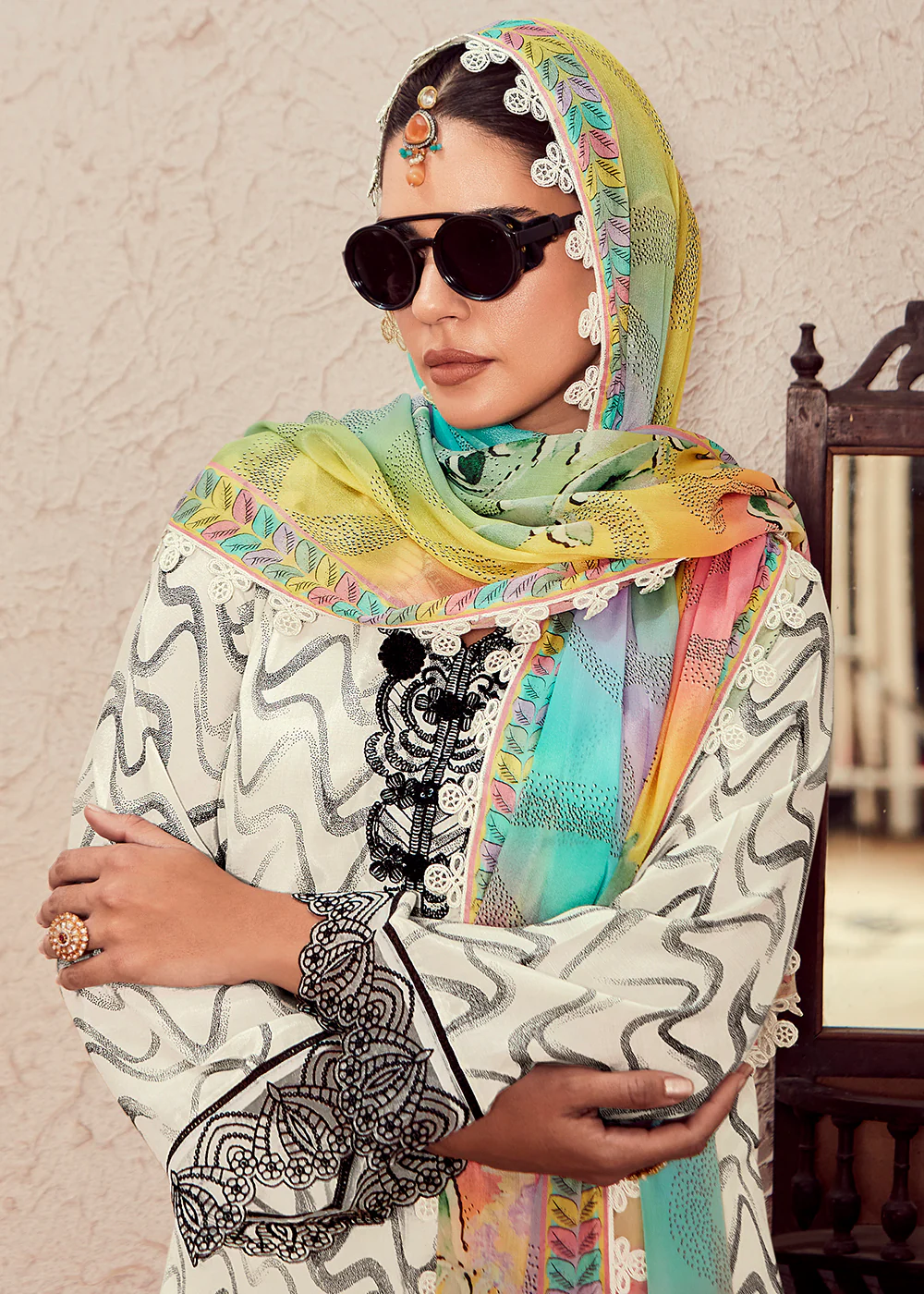 Muslin Cotton Off White Digital Print & Embroidered Salwar Suit - Image 2