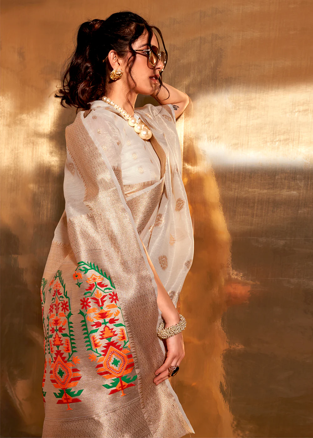 Off White Handwoven Tissue Fabric Festive & Party Style Saree - Image 2
