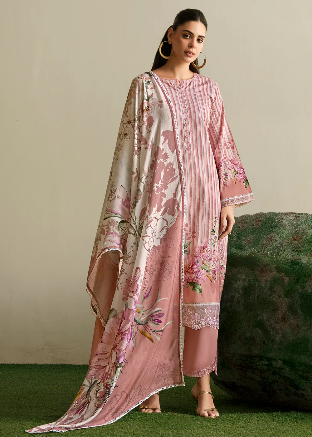 Off White & Pink Embroidered Festive Wear Salwar Suit