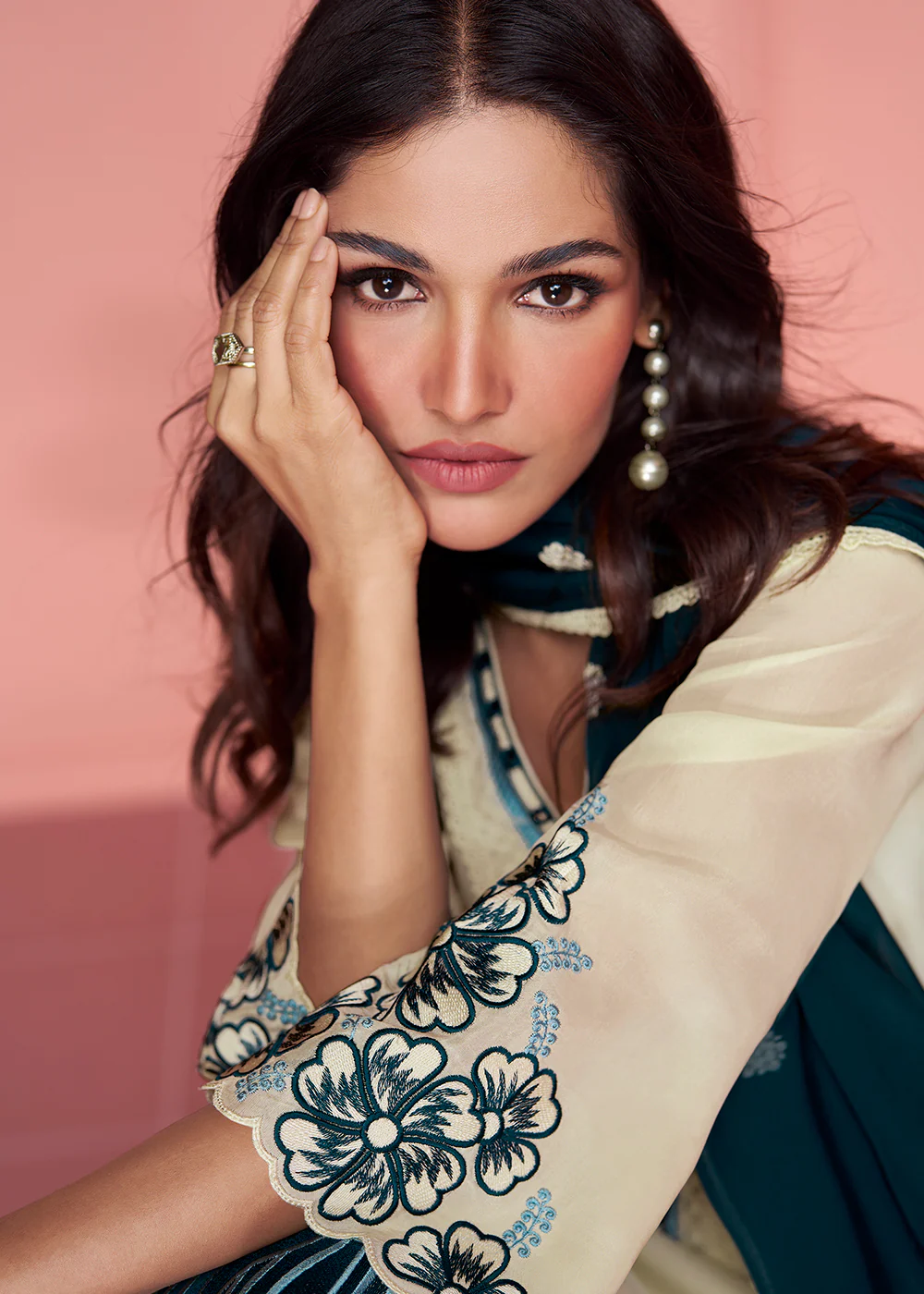Organza Silk Pretty Cream Pakistani Style Salwar Suit - Image 2
