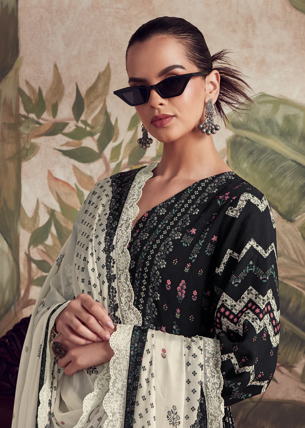 Pakistani Style Black Digital Printed Salwar Suit - Image 4