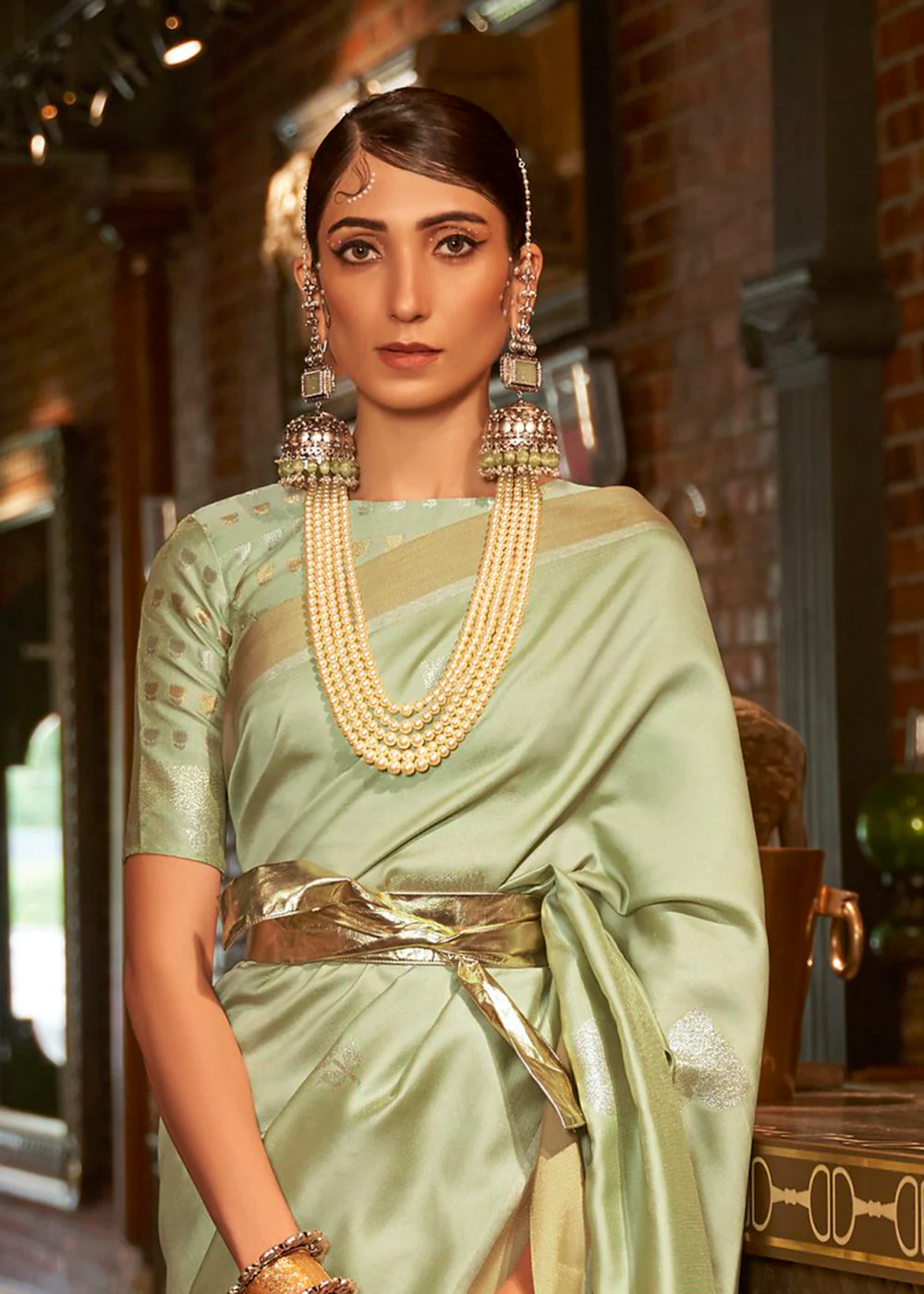 Pista Green Handloom Silk Weaving Contemporary Saree - Image 2