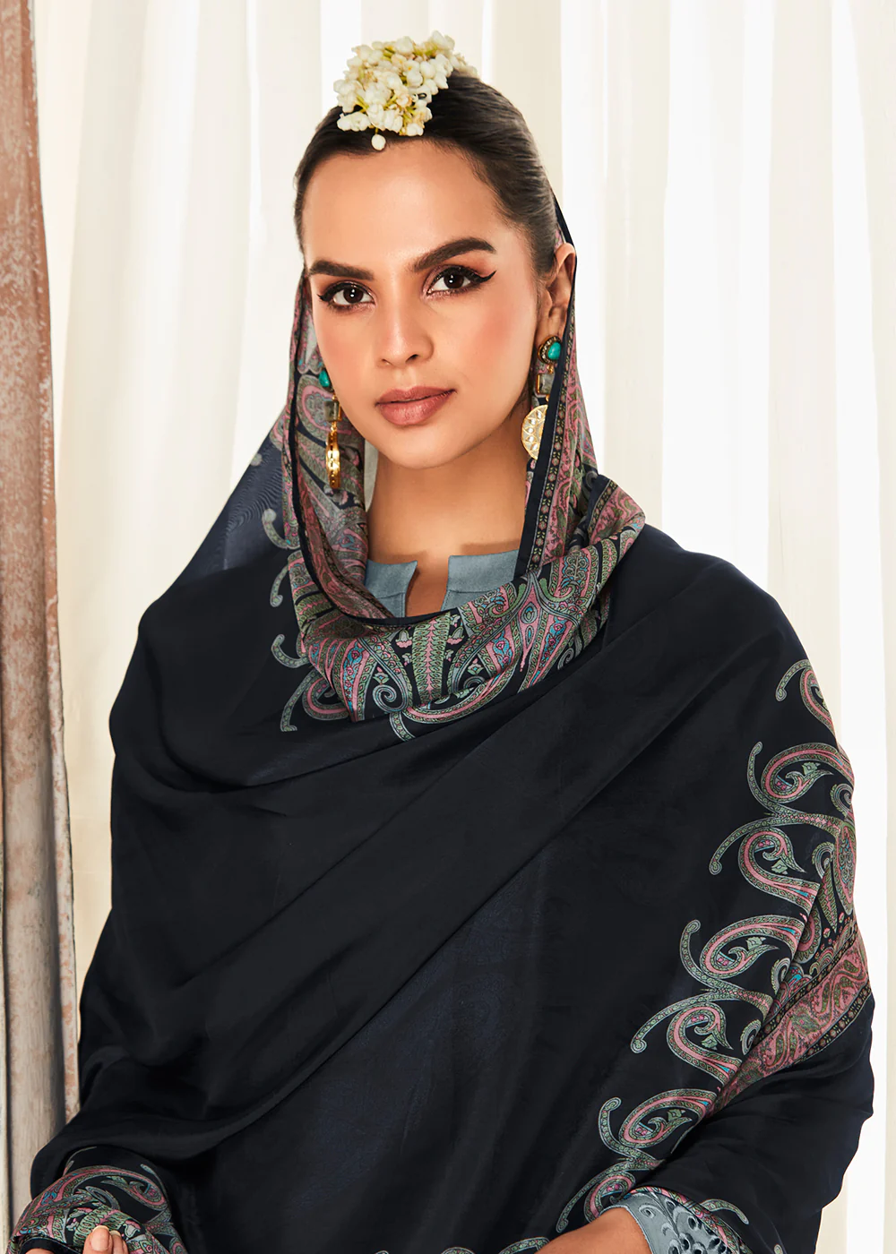 Pleasing Grey Suzani Inspired Embroidered Ethnic Salwar Suit - Image 2