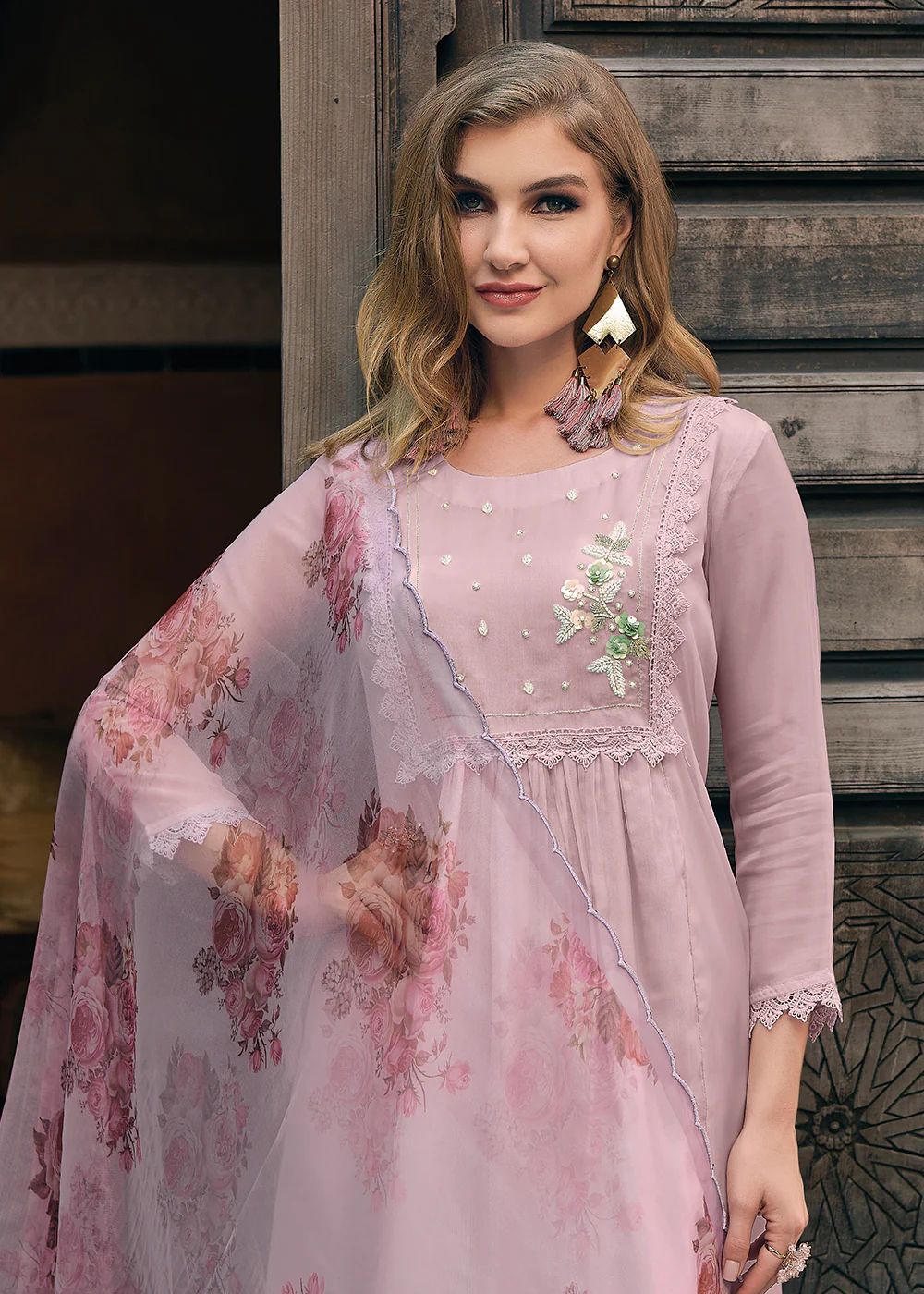 Pleasing Mauve Organza Khatli Hand Work Salwar Kameez - Image 4