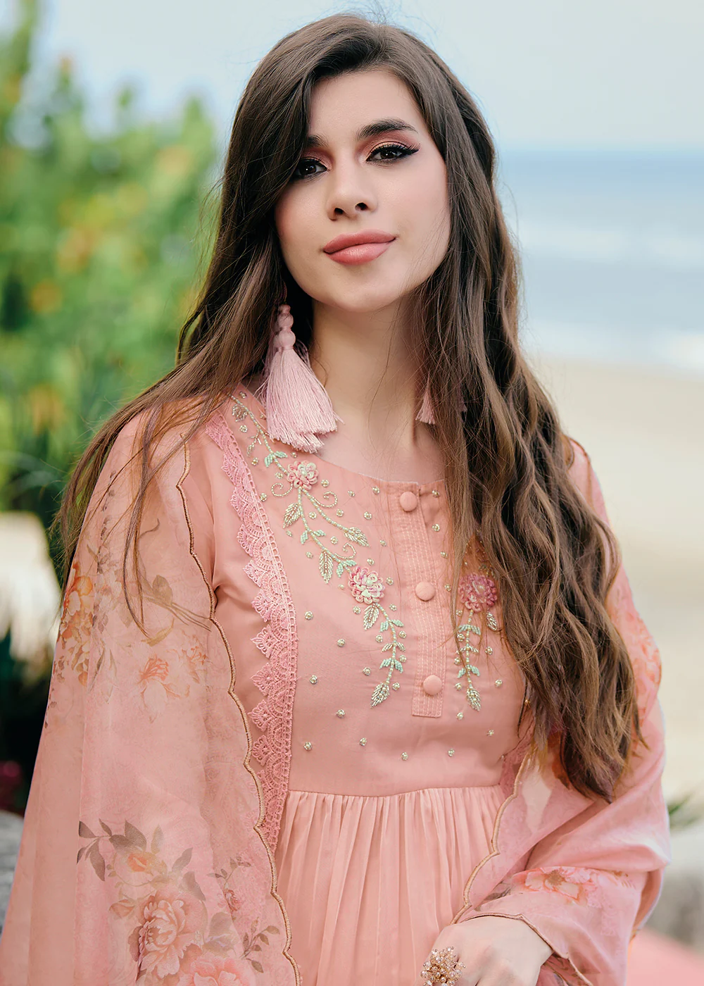 Pleasing Peach Organza Khatli Hand Work Salwar Kameez - Image 2