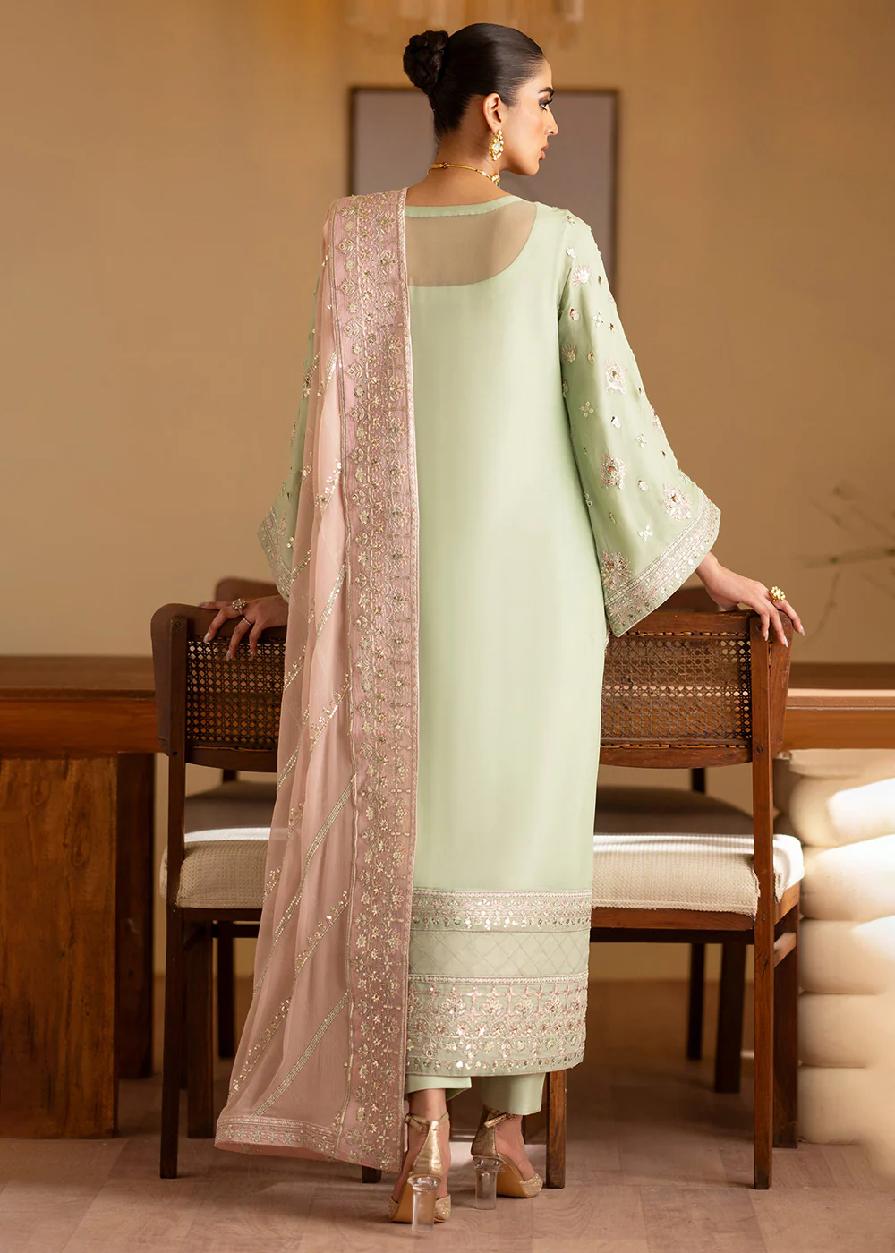 Romansiyyah Luxury Formals '24 by Emaan Adeel | NAJMEH - Image 3