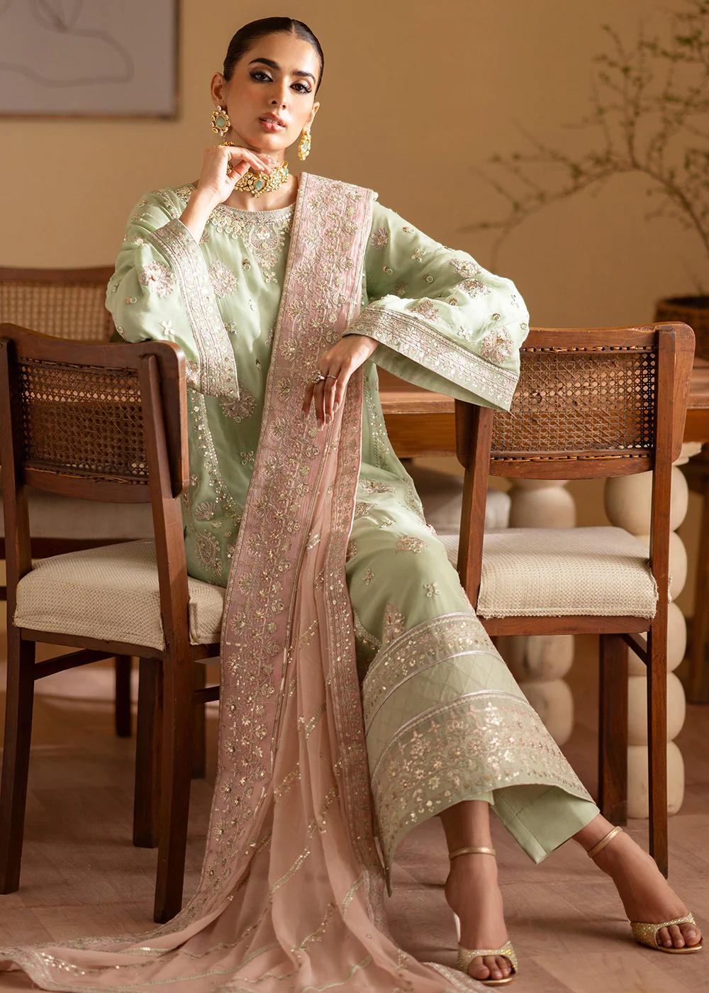 Romansiyyah Luxury Formals '24 by Emaan Adeel | NAJMEH - Image 4