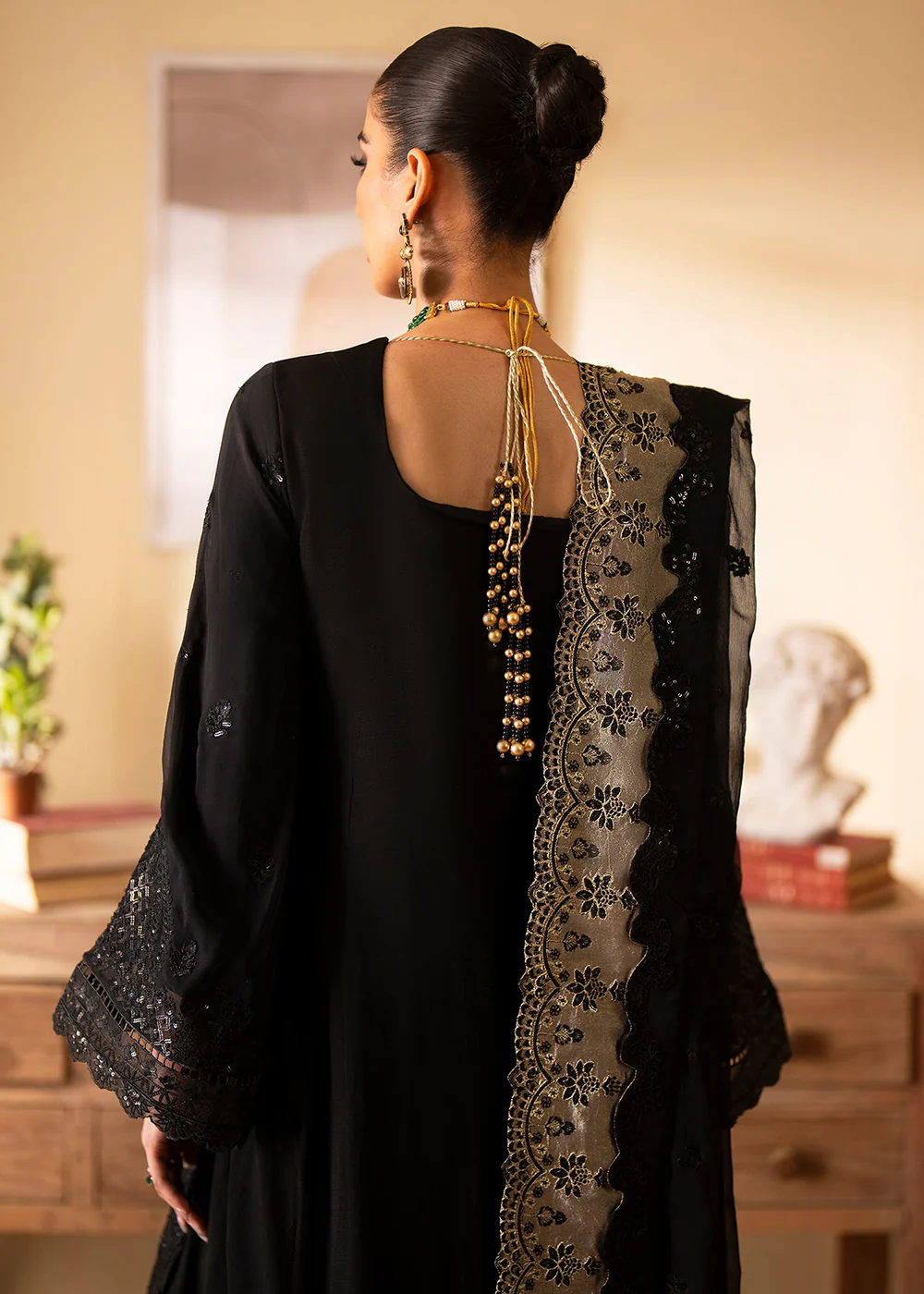 Romansiyyah Luxury Formals '24 by Emaan Adeel | REHANI - Image 3