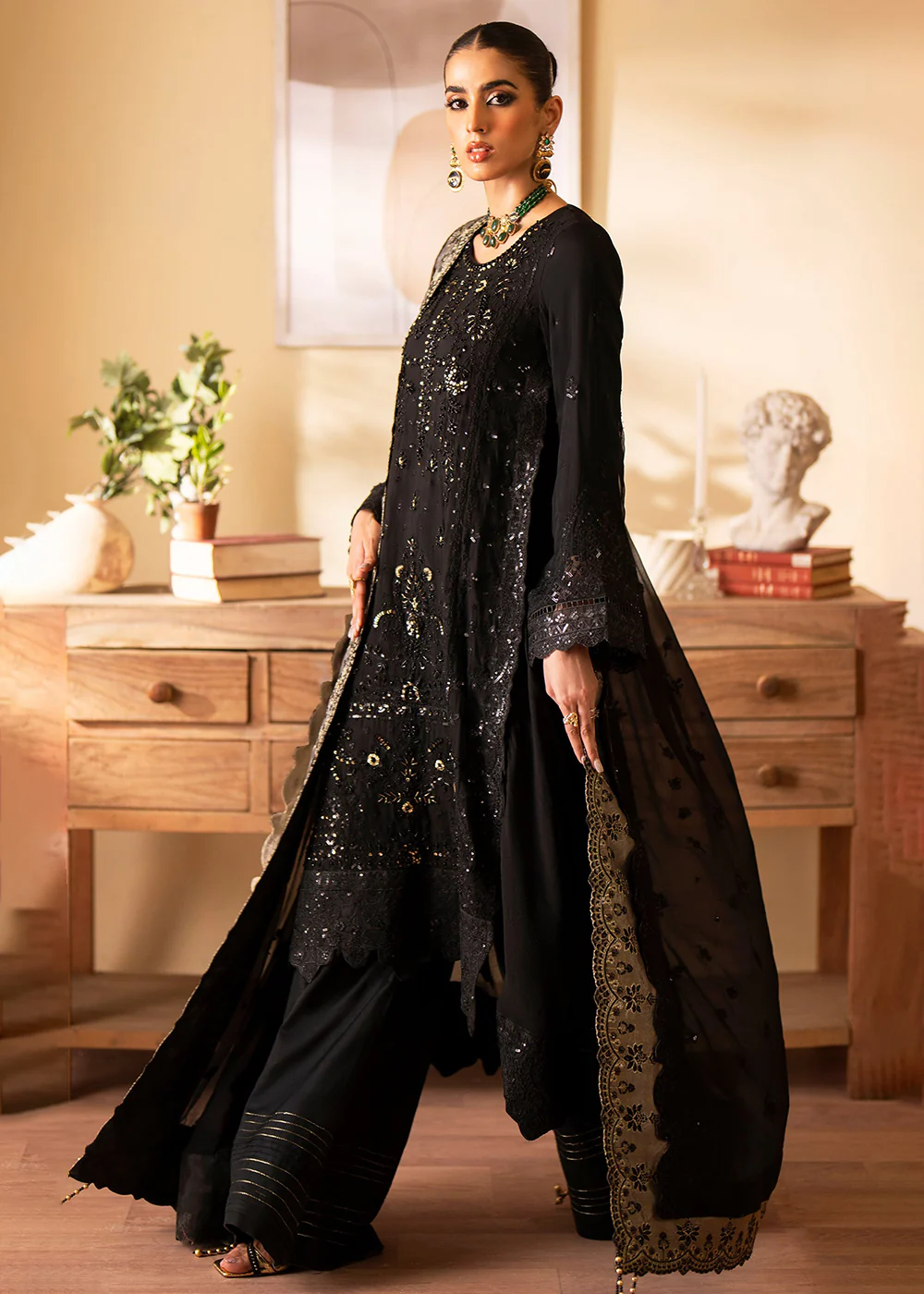 Romansiyyah Luxury Formals '24 by Emaan Adeel | REHANI - Image 4
