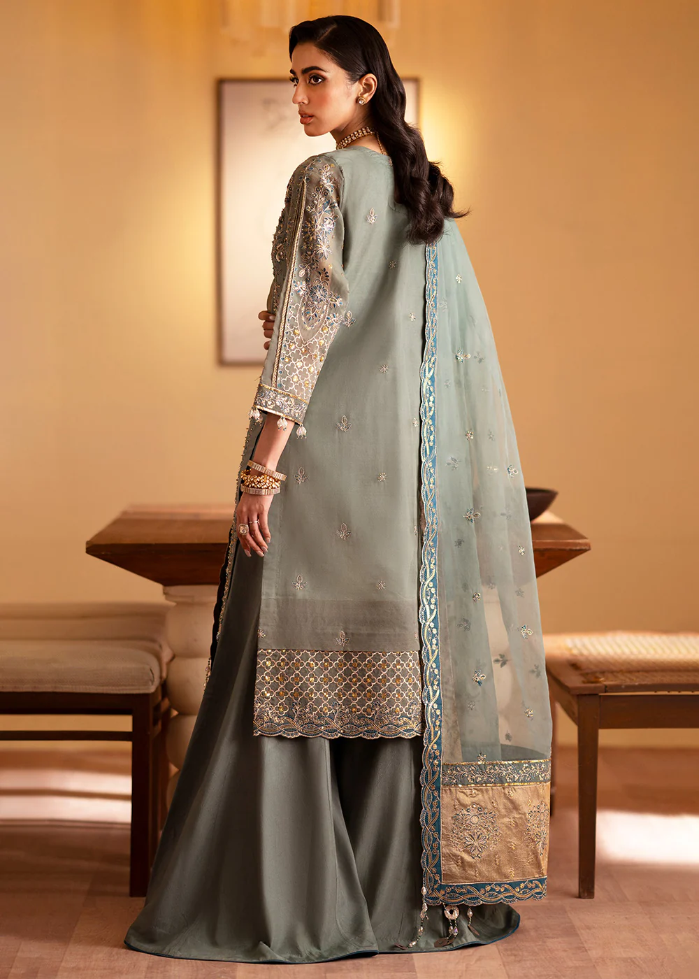 Romansiyyah Luxury Formals '24 by Emaan Adeel | ROHEEN - Image 3