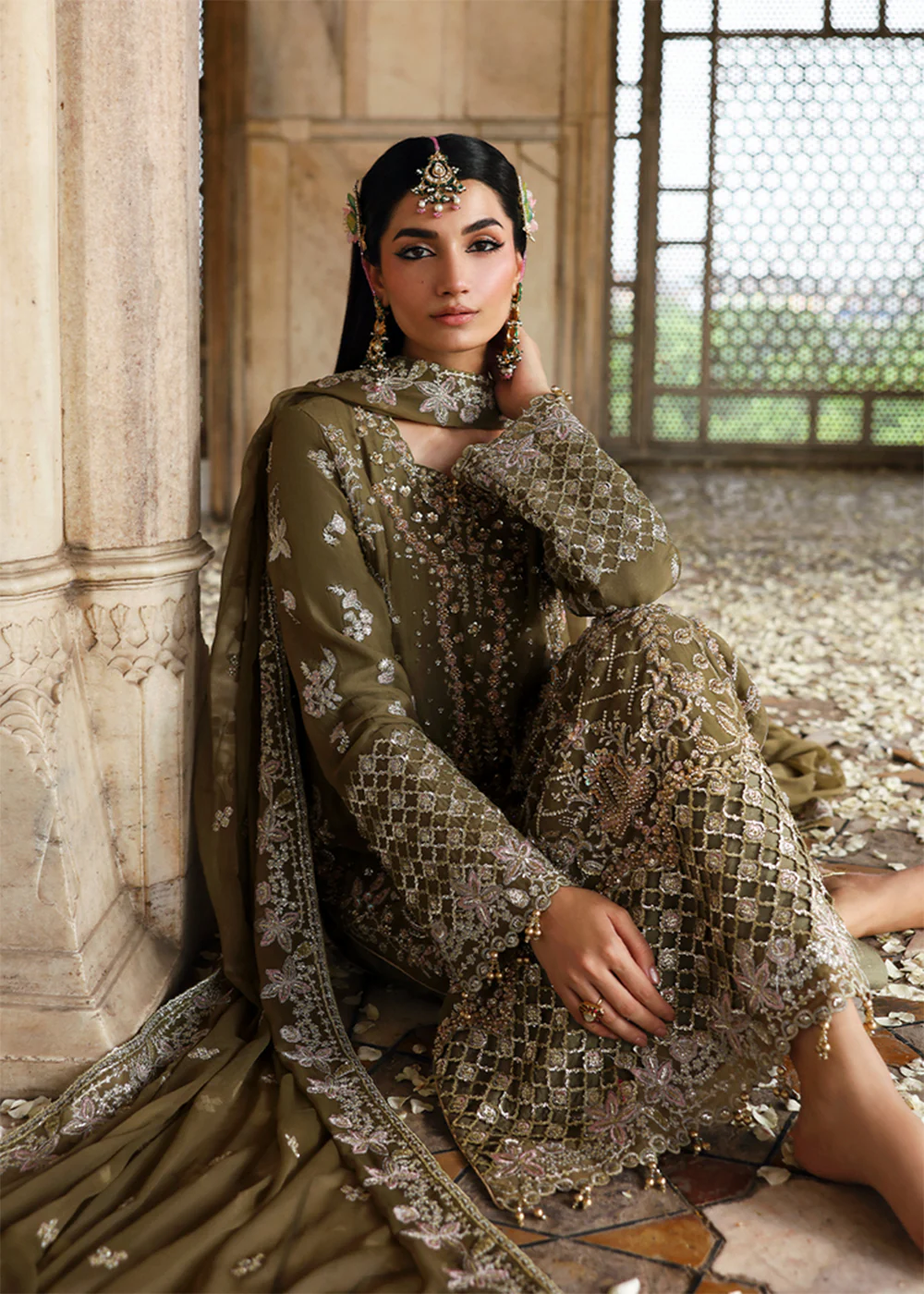 Romansiyyah Luxury Formals '25 by Emaan Adeel | OLIVEA - Image 5