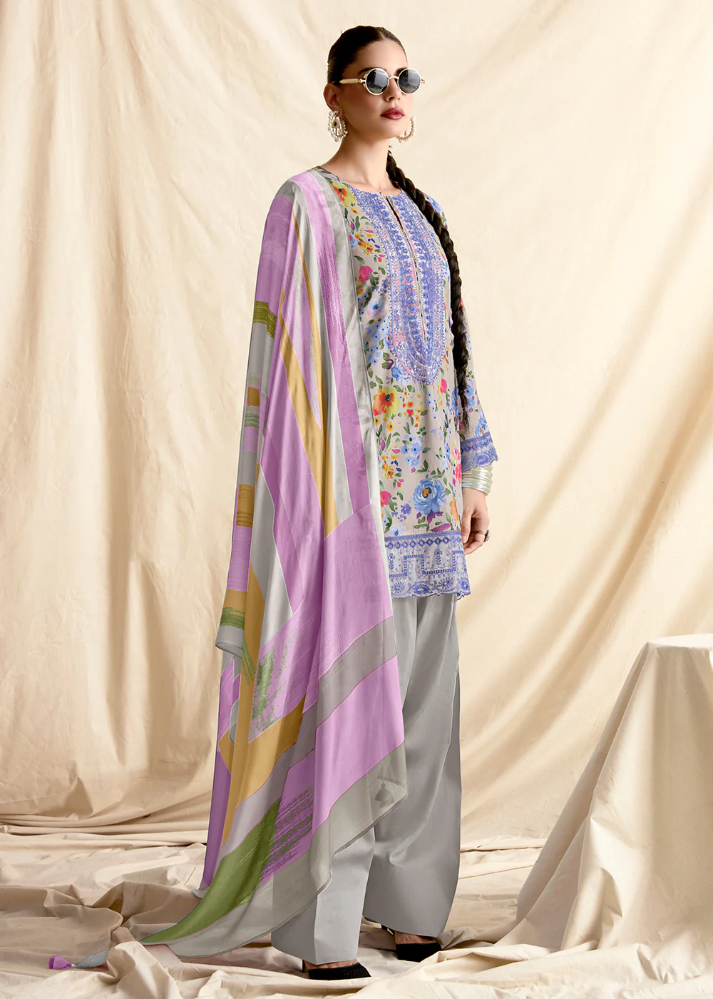 Soft Grey Pure Lawn Resham & Digital Printed Salwar Suit - Image 4