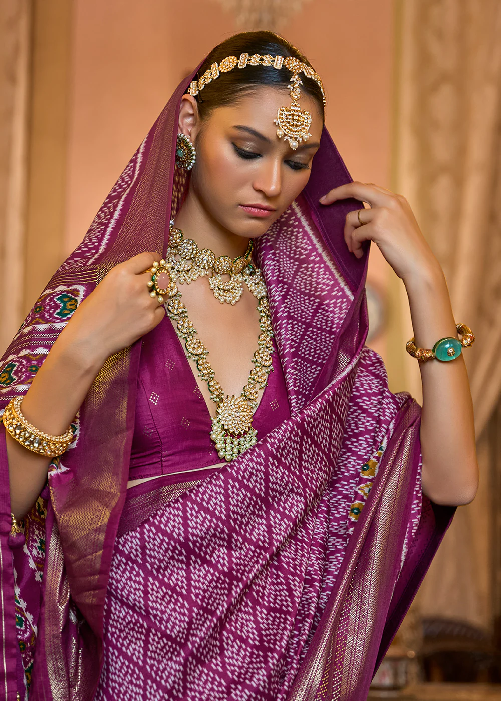 Stupendous Magenta Woven Zari & Printed Patola Silk Traditional Saree - Image 2