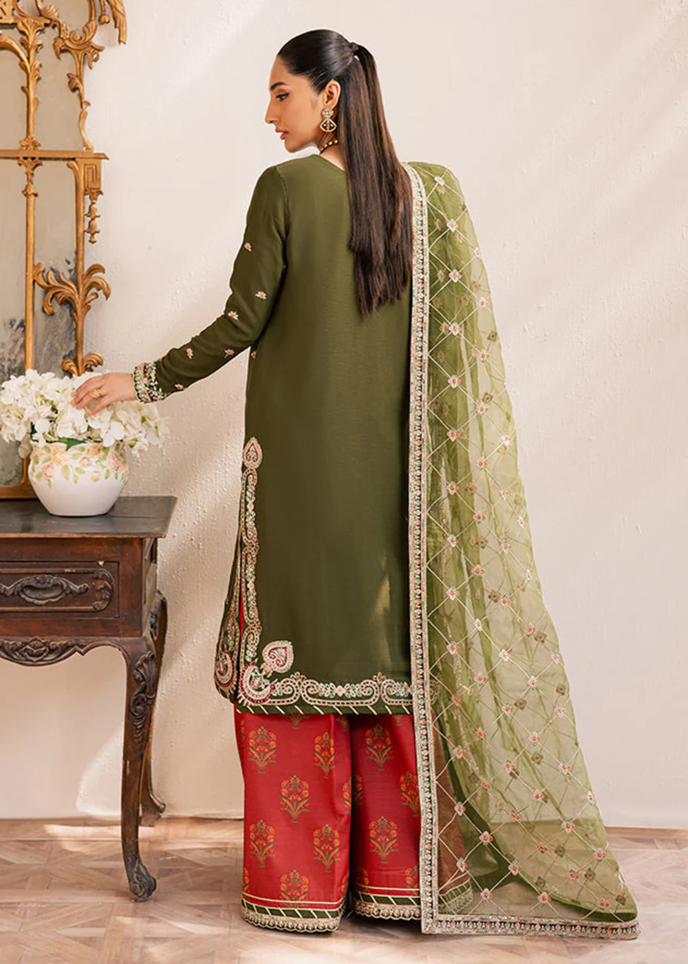 Suave Luxury Formals '25 by Emaan Adeel | ORAYA - Image 3