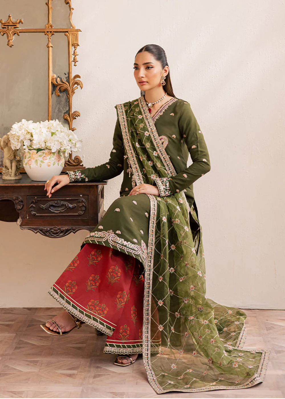 Suave Luxury Formals '25 by Emaan Adeel | ORAYA - Image 4