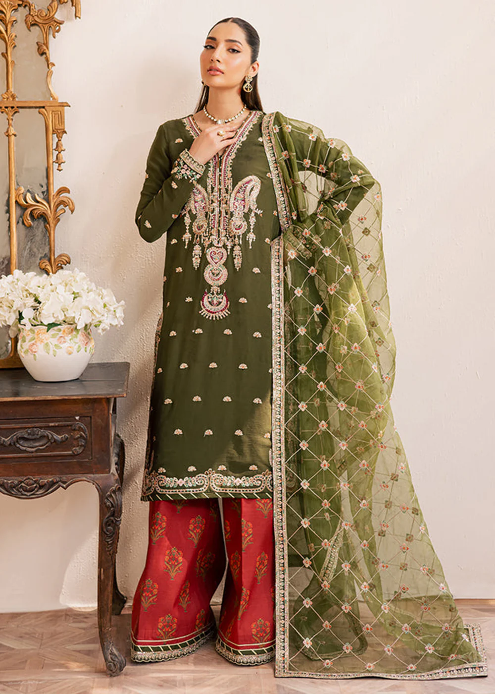 Suave Luxury Formals '25 by Emaan Adeel | ORAYA - Image 5
