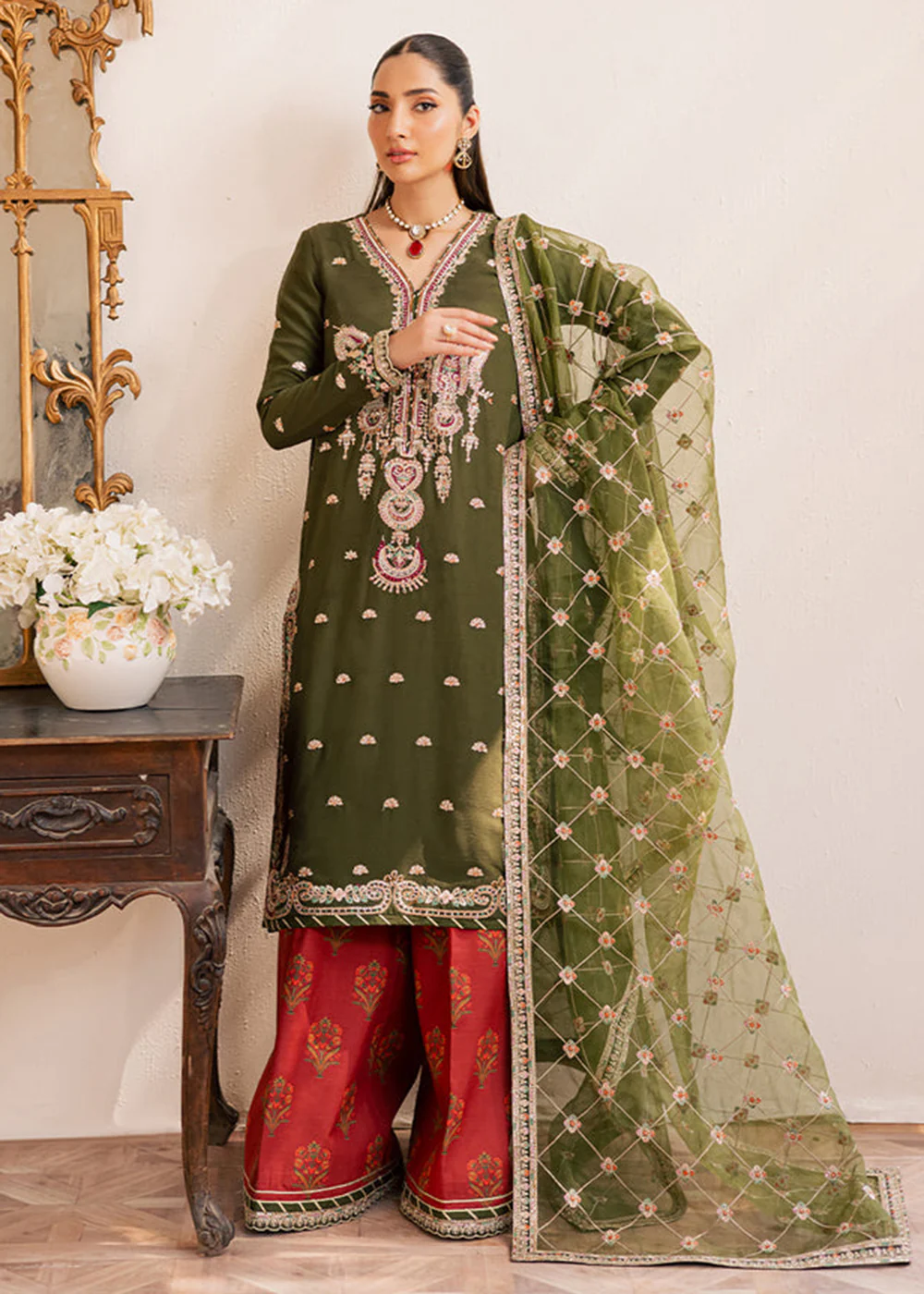 Suave Luxury Formals '25 by Emaan Adeel | ORAYA - Image 6
