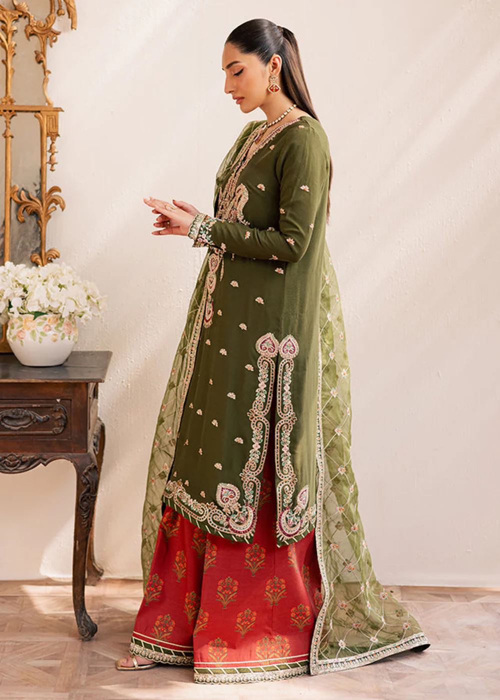 Suave Luxury Formals '25 by Emaan Adeel | ORAYA - Image 7