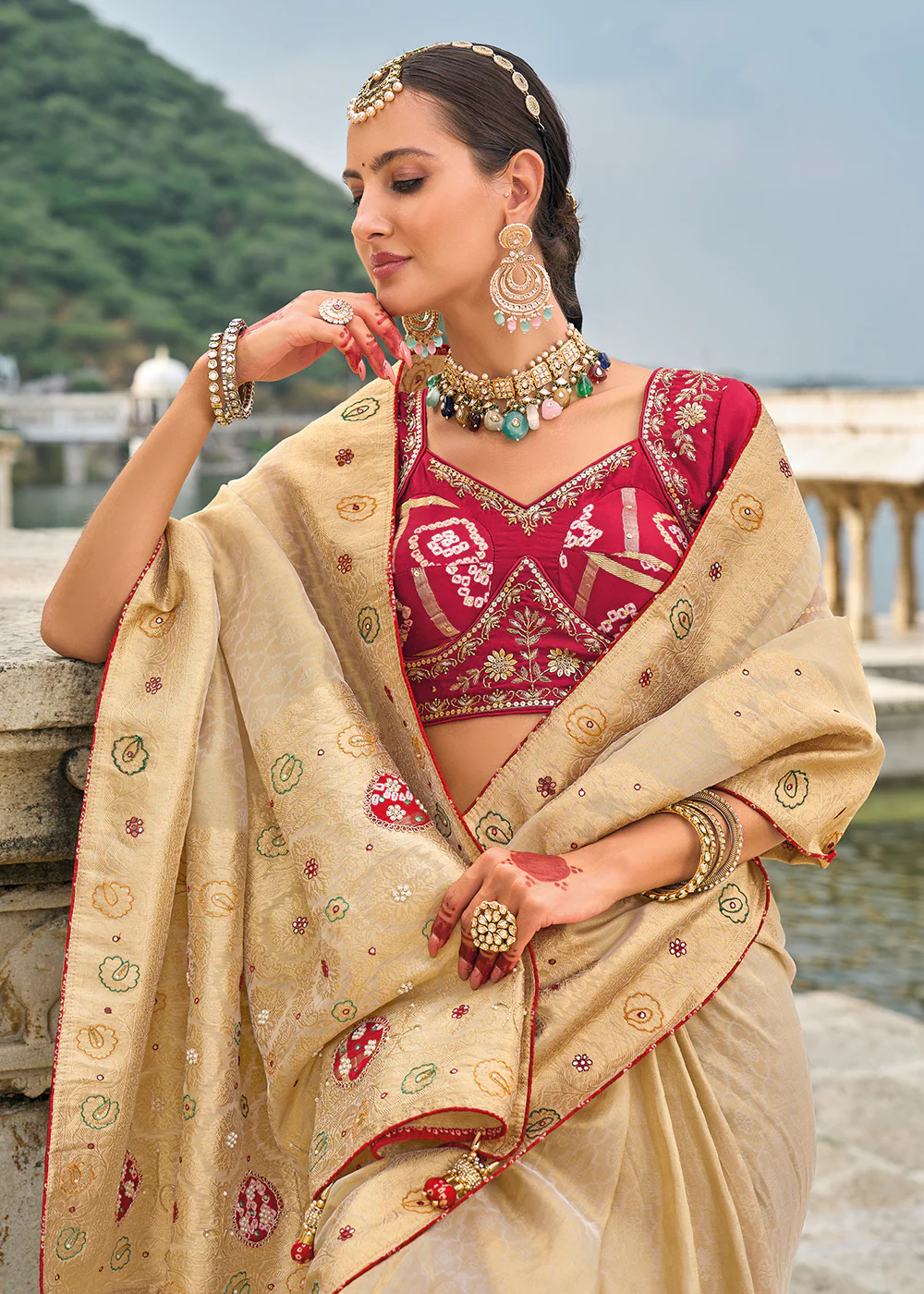 Tempting Beige Kanjivaram Silk Designer Traditional Saree - Image 2